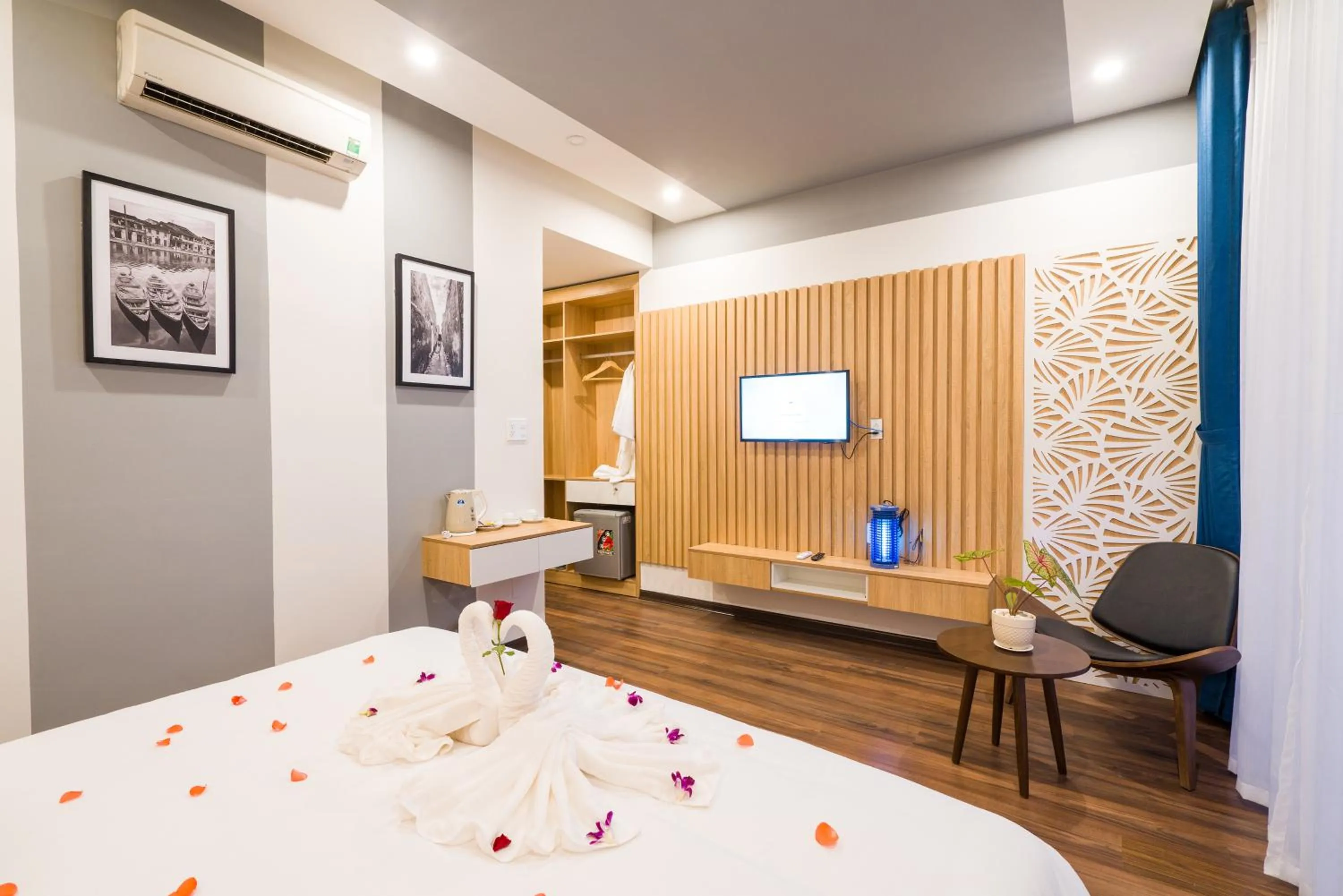 Photo of the whole room, Bed in Hoi An Grace River Villa