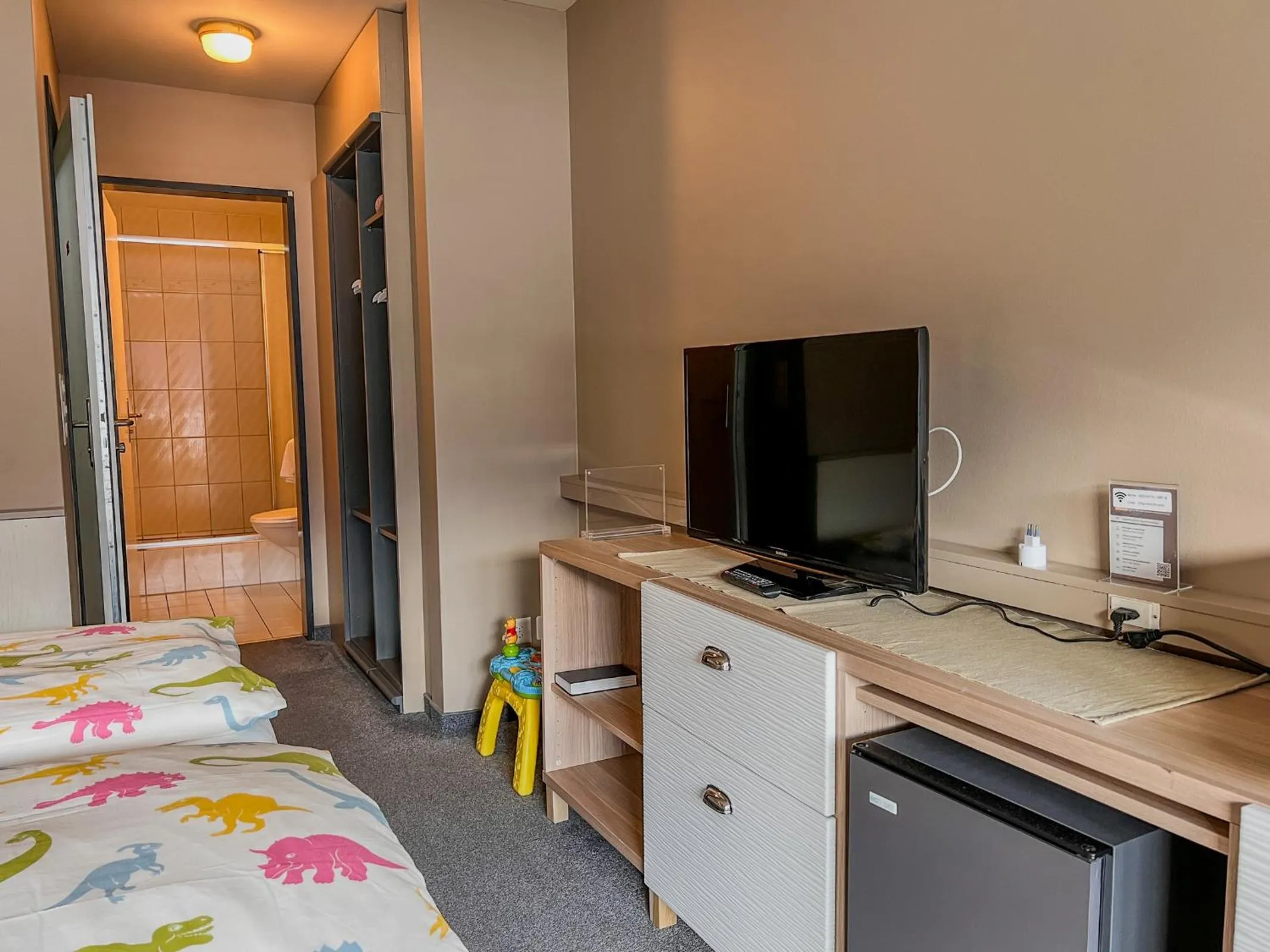 children, Bed in Seehotel Riviera at Lake Lucerne