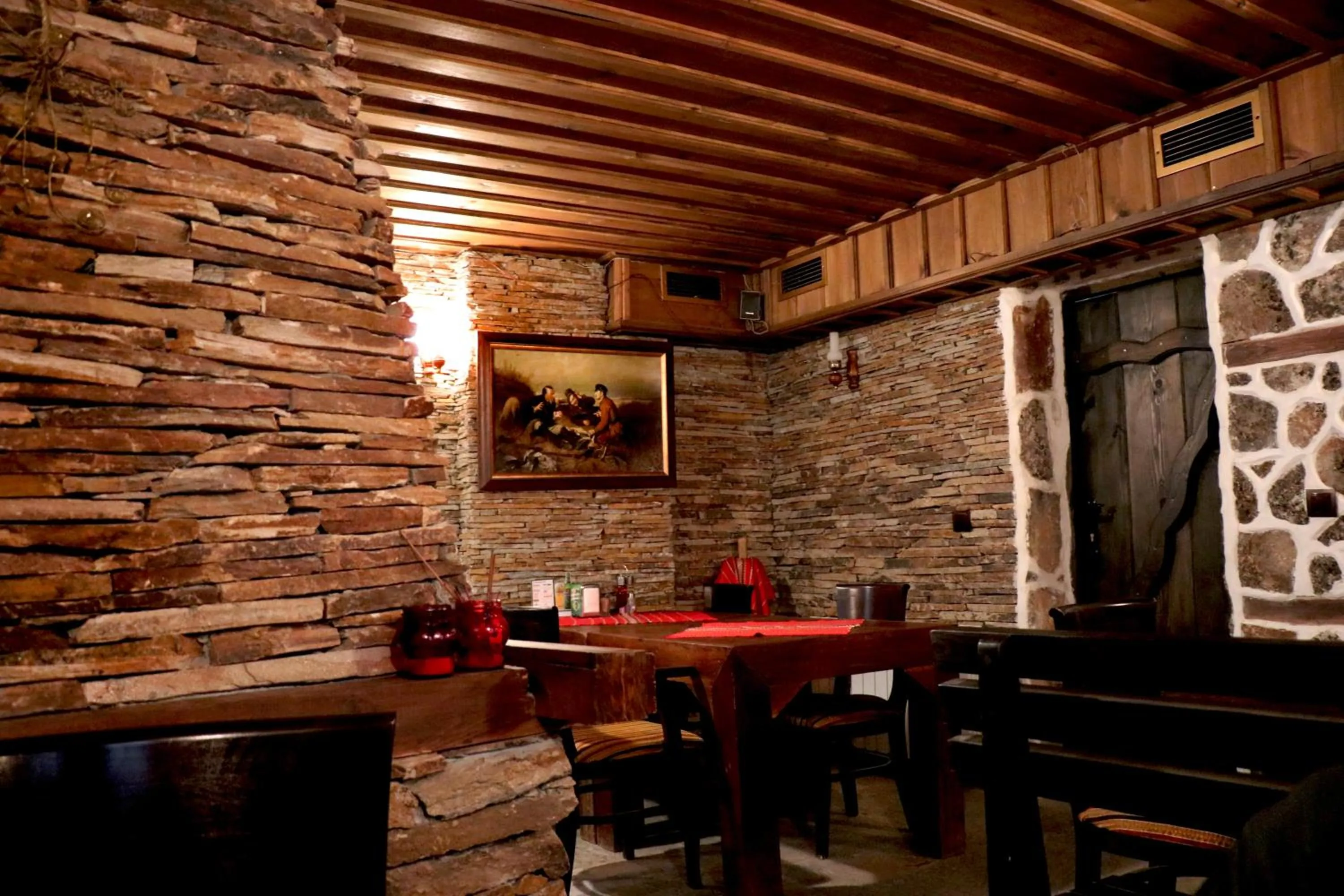 Restaurant/places to eat in Hotel Slavova Krepost