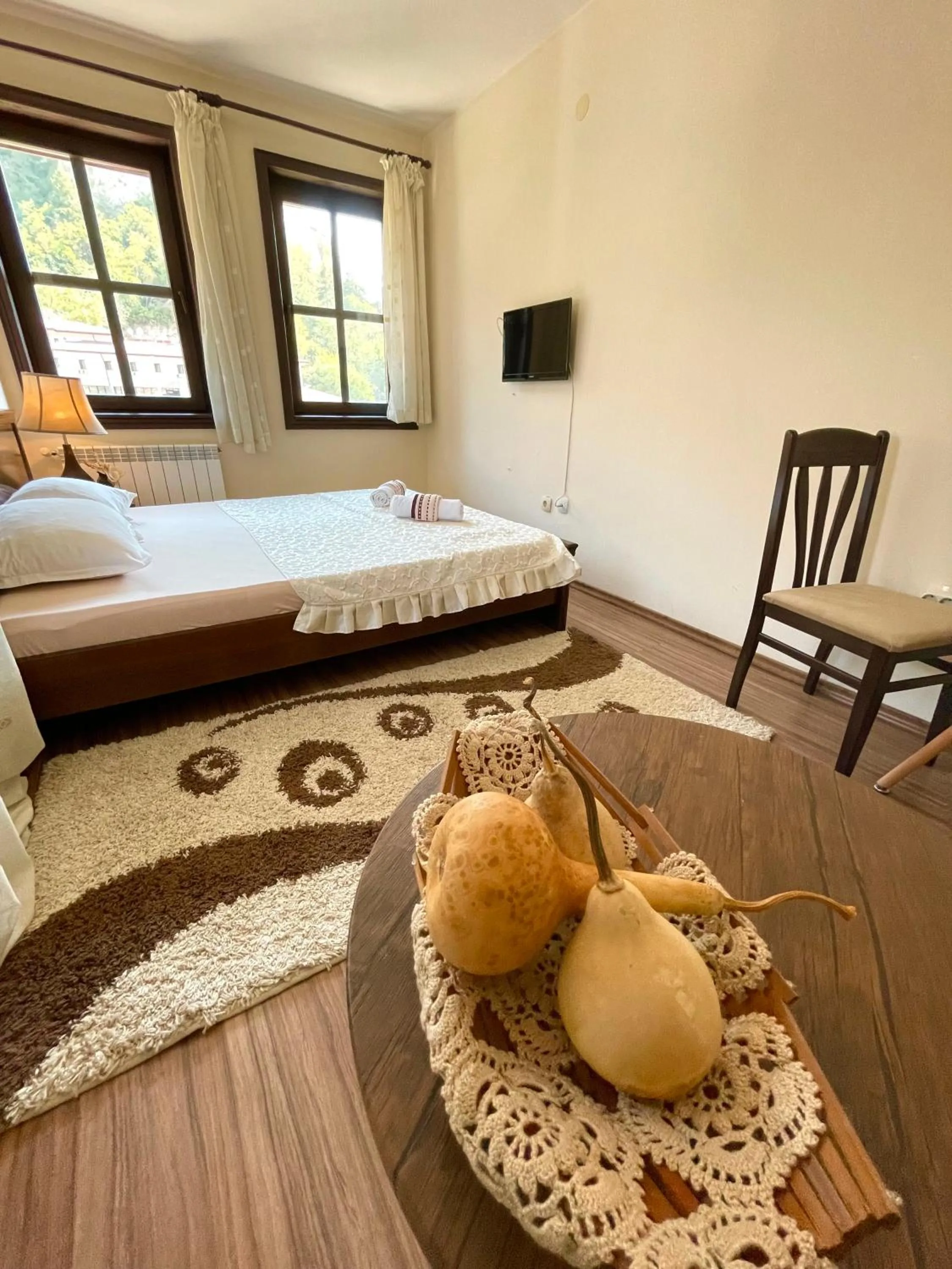 Living room, Bed in Hotel Slavova Krepost