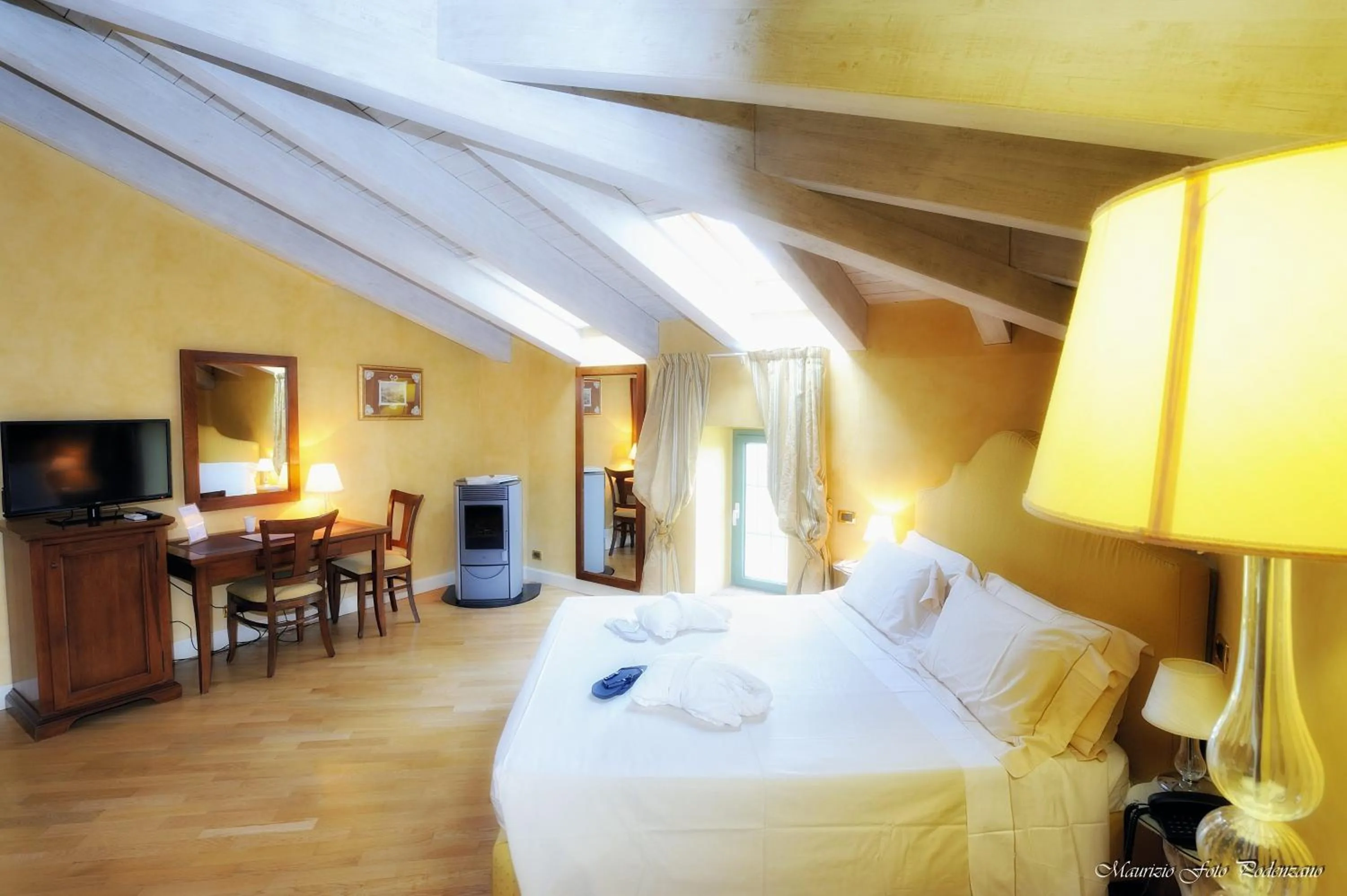 Photo of the whole room, Bed in Relais La Colombara Spa & Wellness