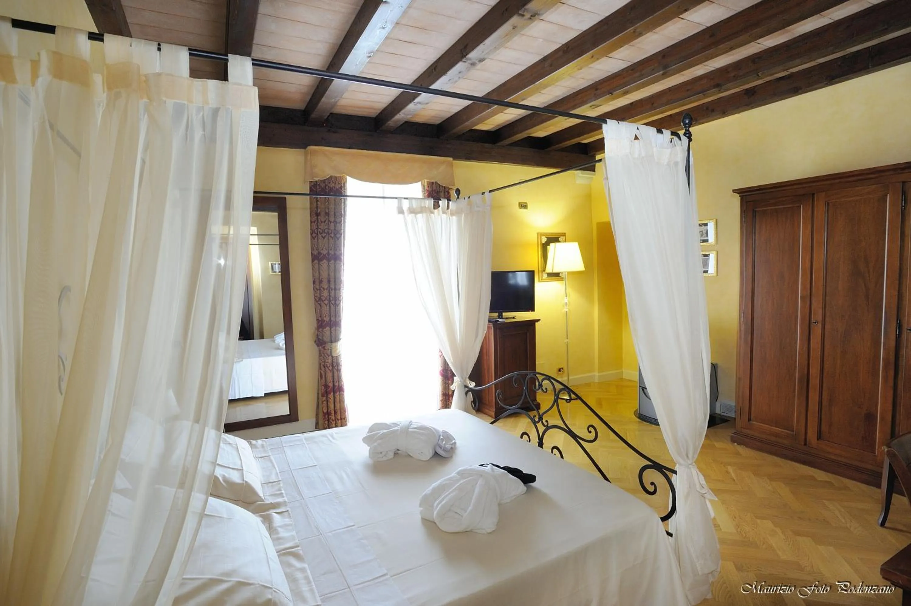 Bed in Relais La Colombara Spa & Wellness