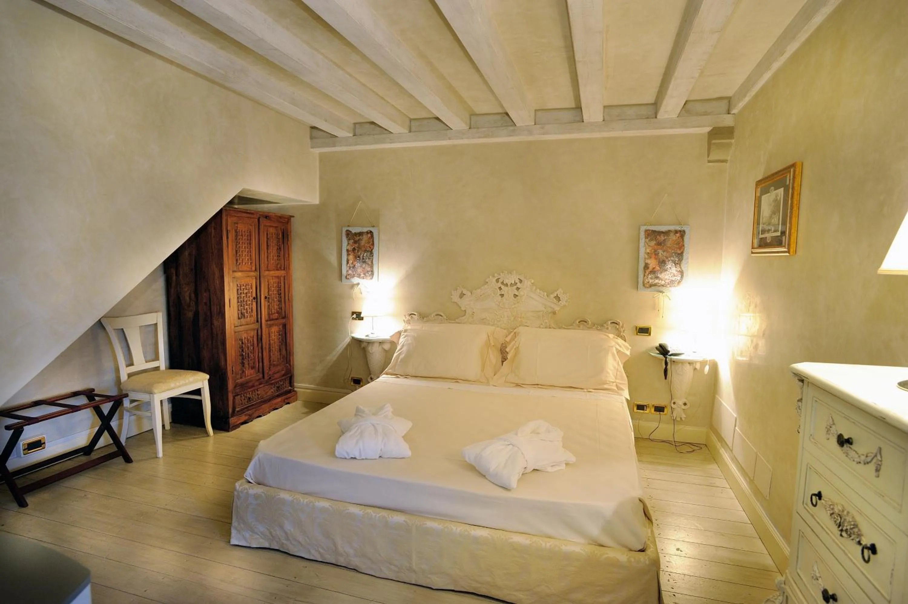 Photo of the whole room, Bed in Relais La Colombara Spa & Wellness