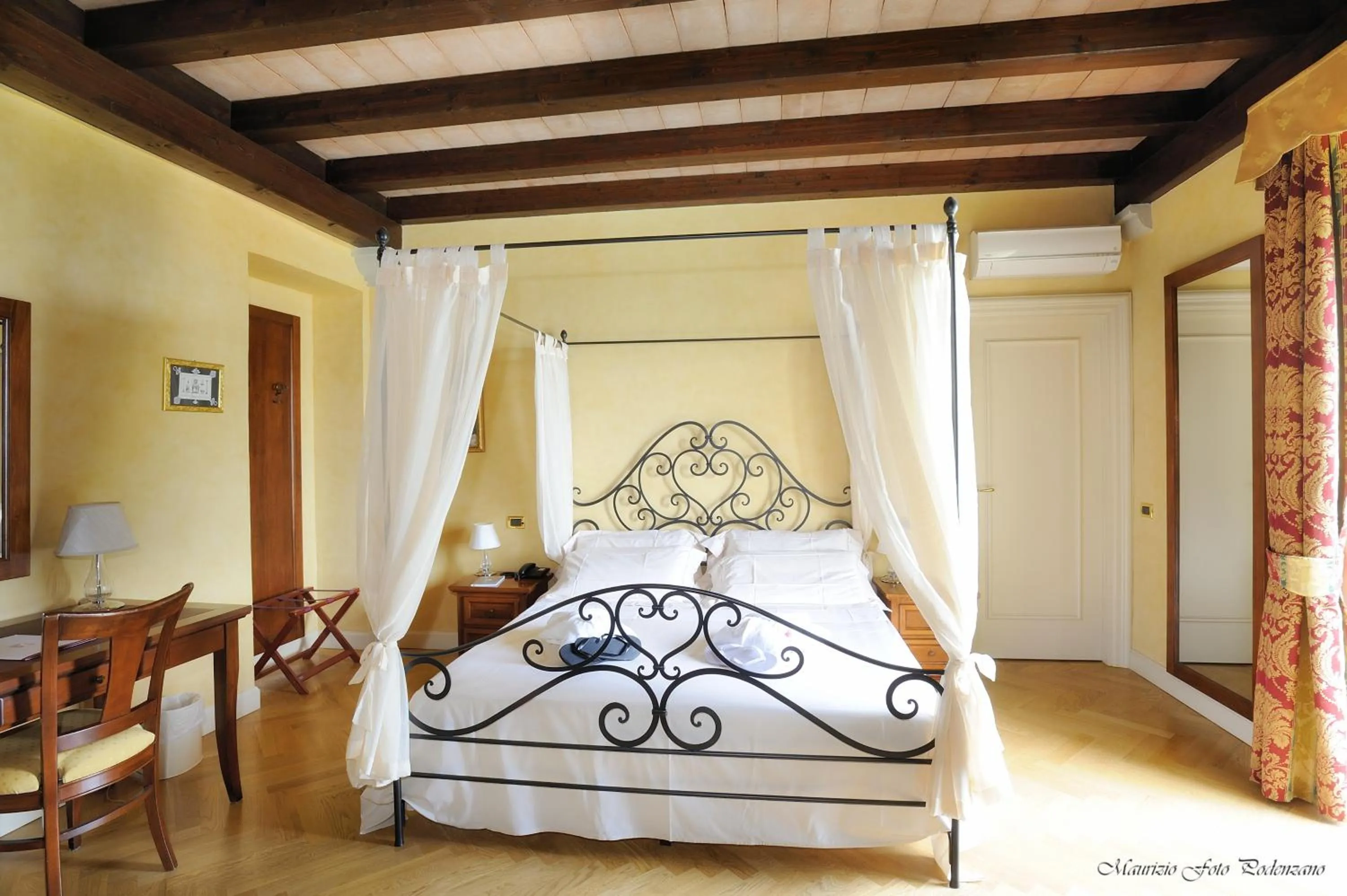 Bed in Relais La Colombara Spa & Wellness