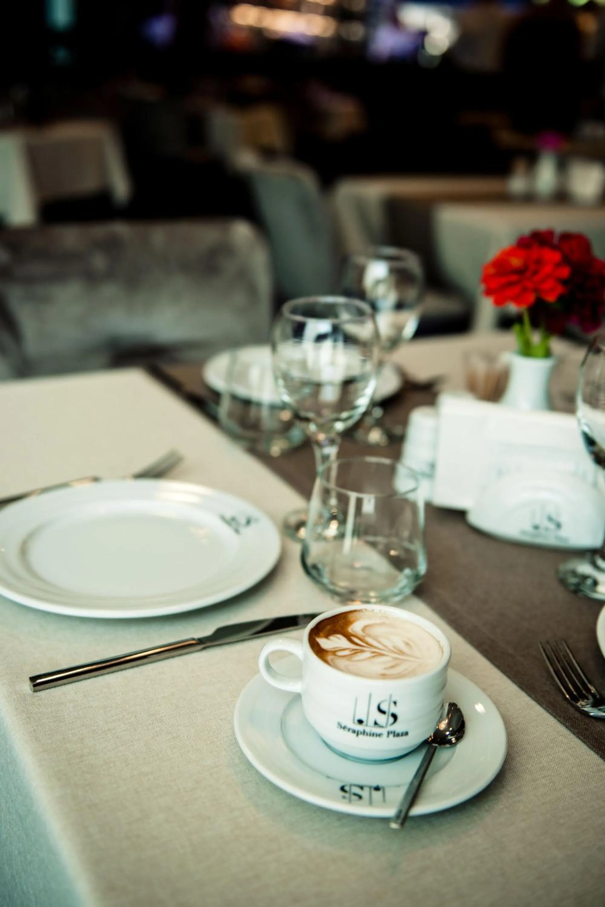 Restaurant/places to eat in Seraphine Plaza