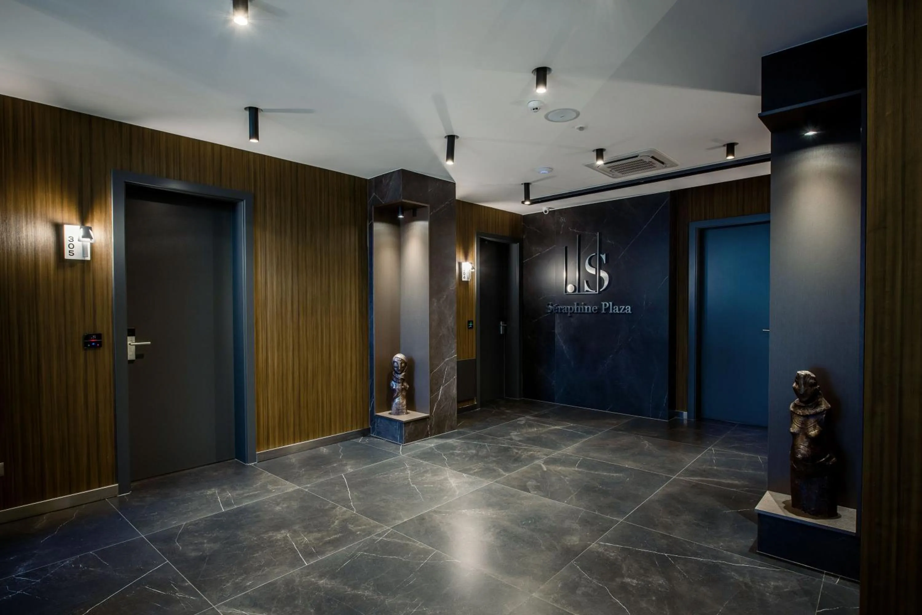 elevator in Seraphine Plaza