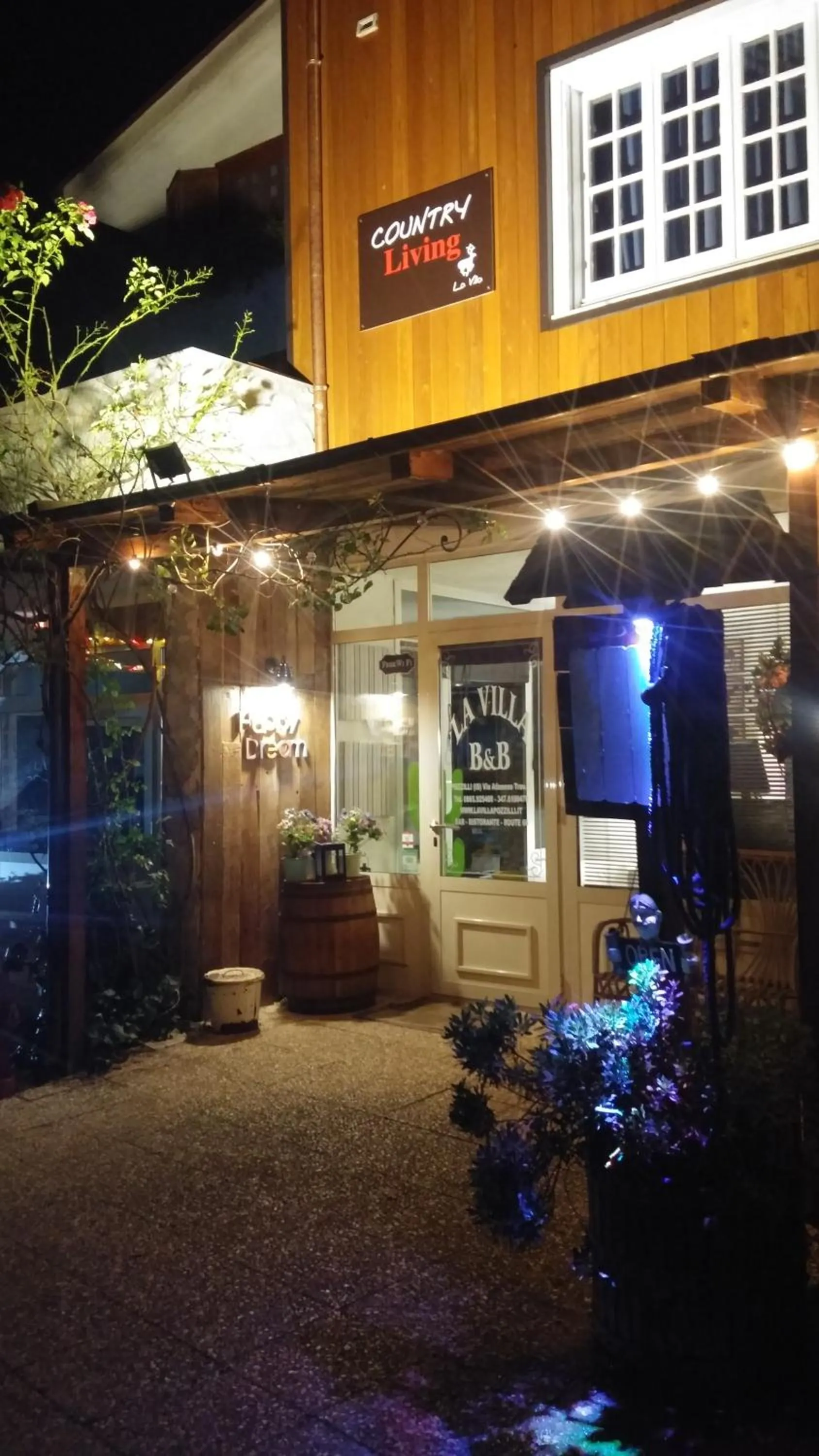 Facade/entrance in B&B La Villa