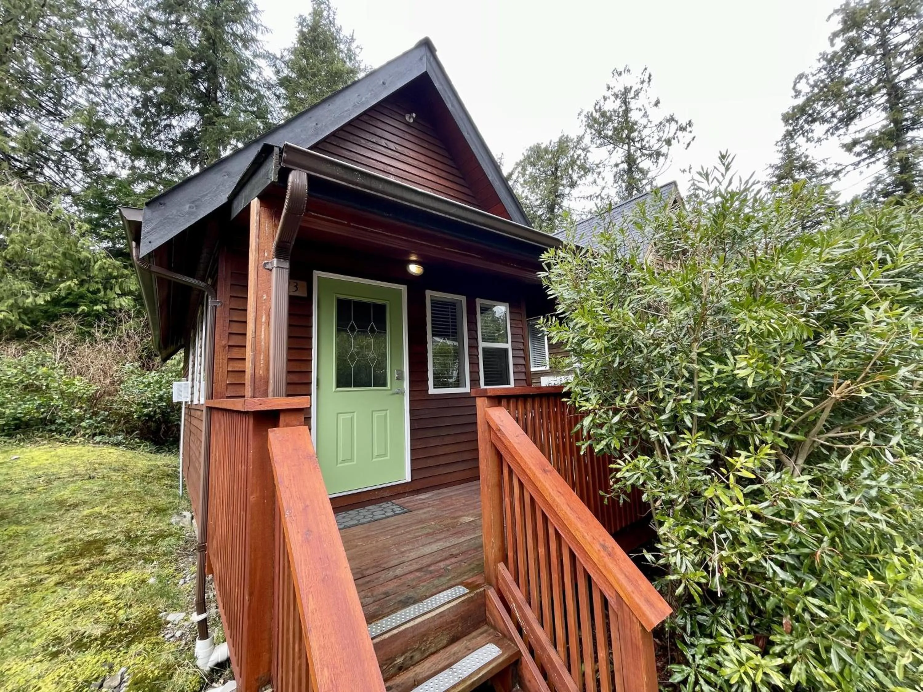 Property building in Great Cabin In Close To Walking Trails And Beaches - 13T