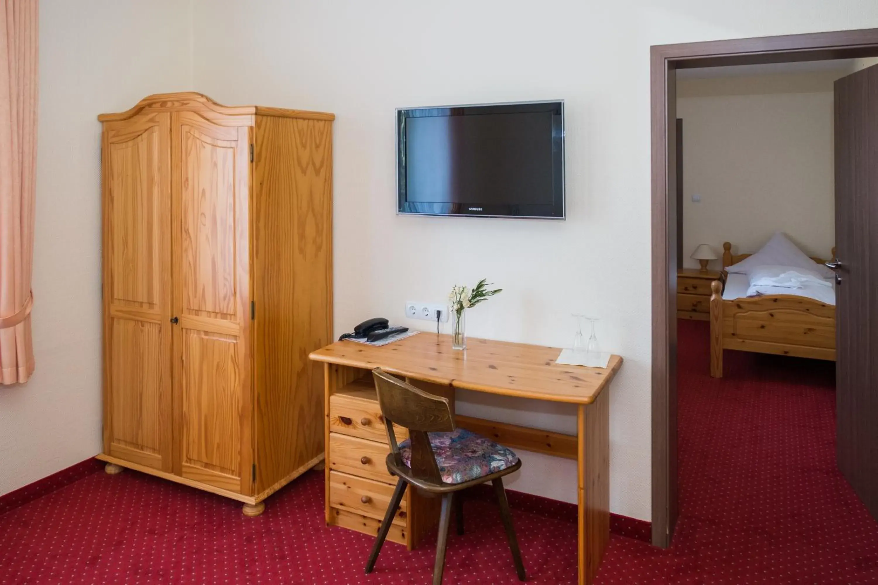 Family Room (2 Adults + 1 Child) - single occupancy in Hotel-Burghagen Family Room (2 Adults + 1 Child) - single occupancy in Hotel-Burghagen