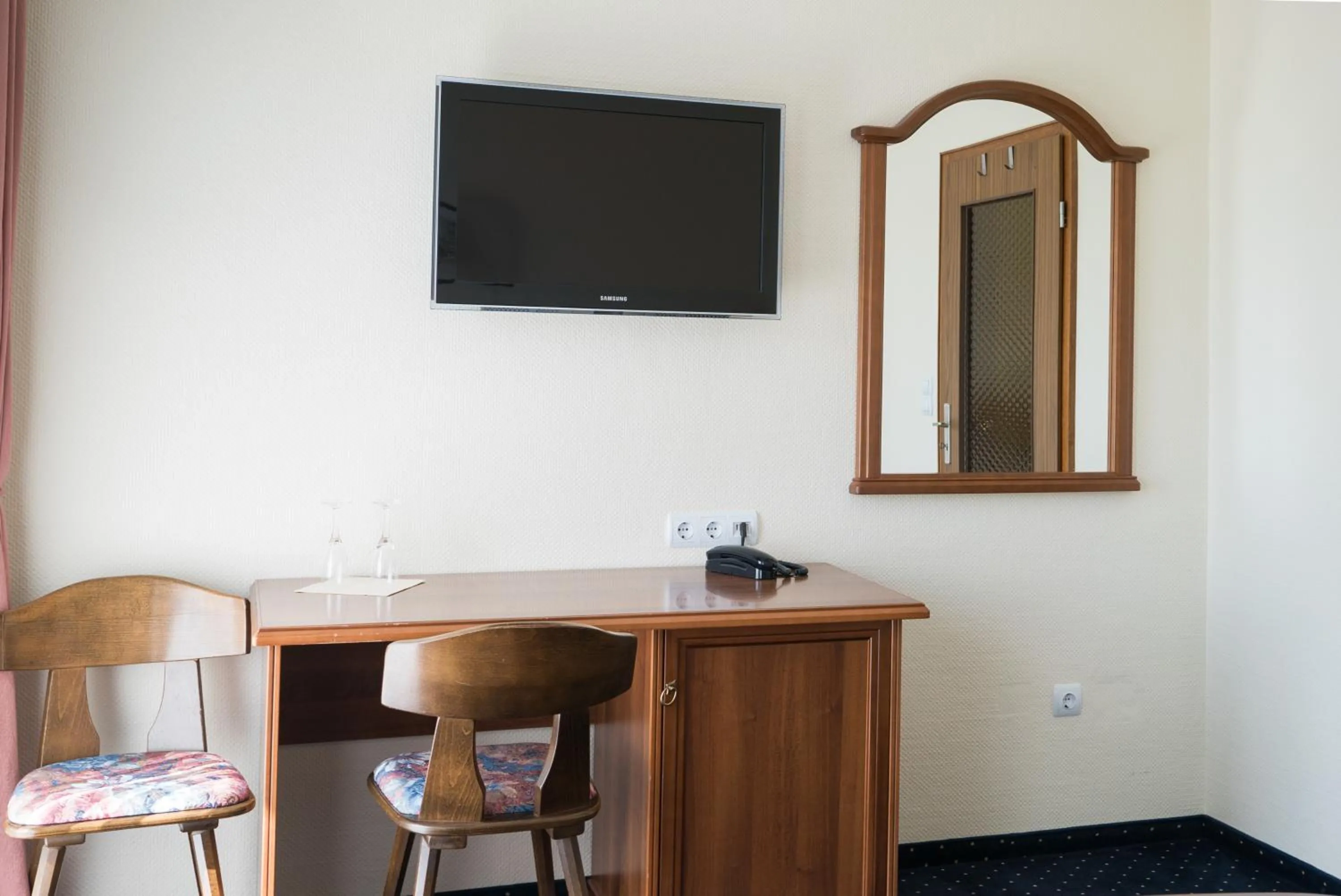 Standard Twin Room - single occupancy in Hotel-Burghagen