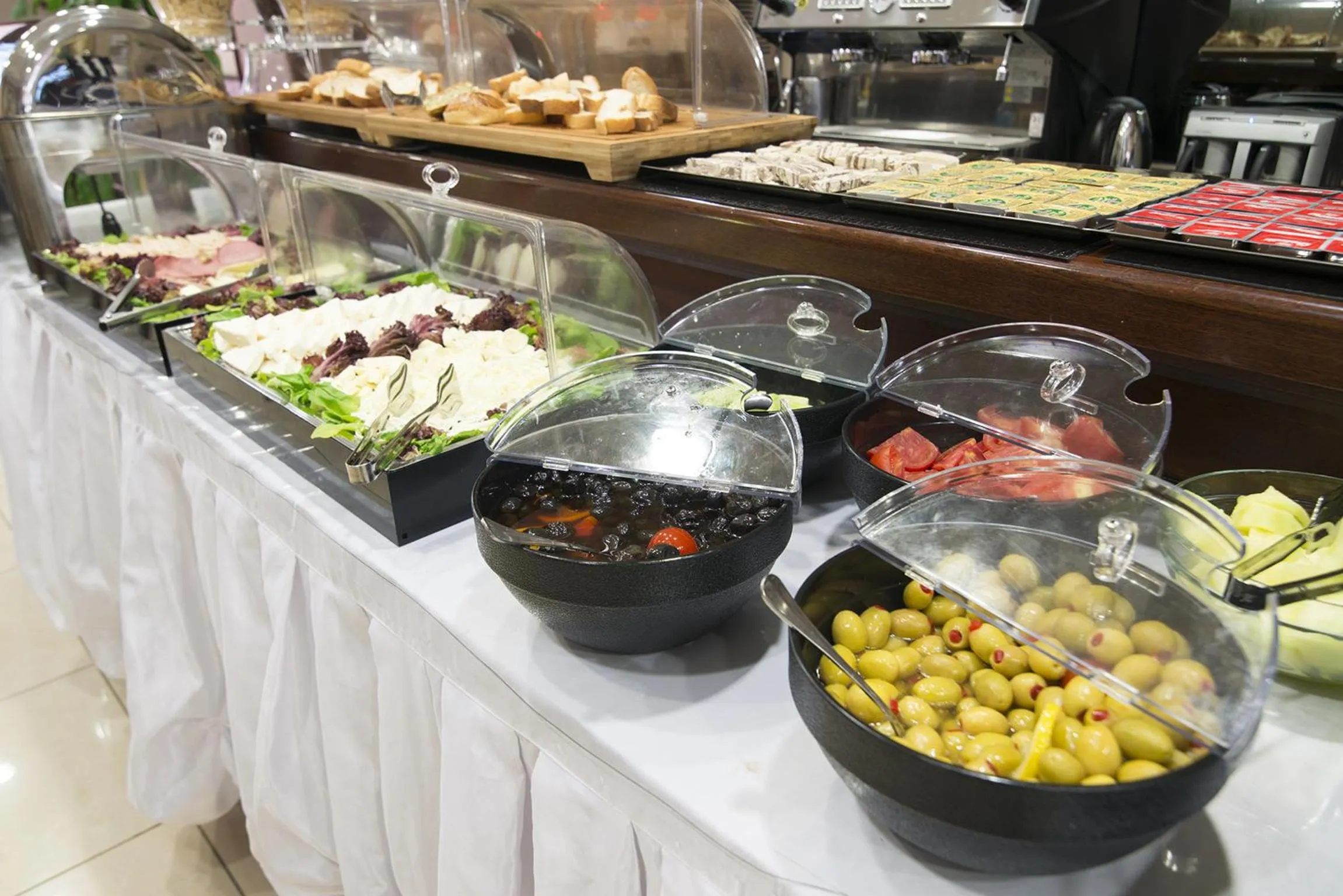 Restaurant/places to eat in Cumbali Suite Hotel