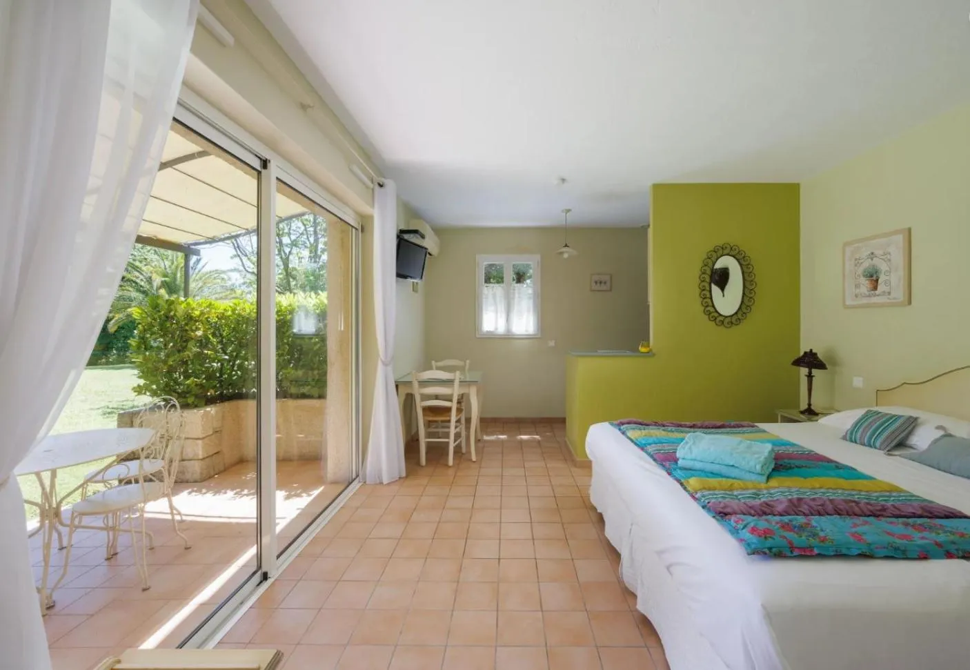 Photo of the whole room, Bed in La Résidence du Moulin