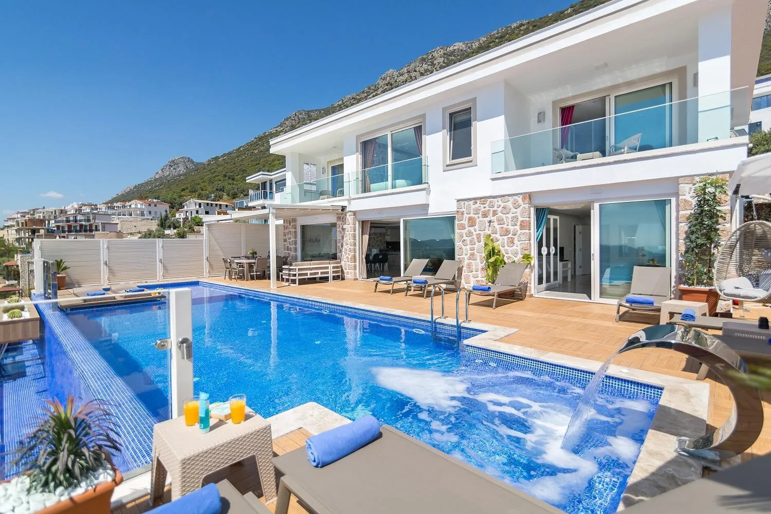 Property building in Villa La Mer Azur