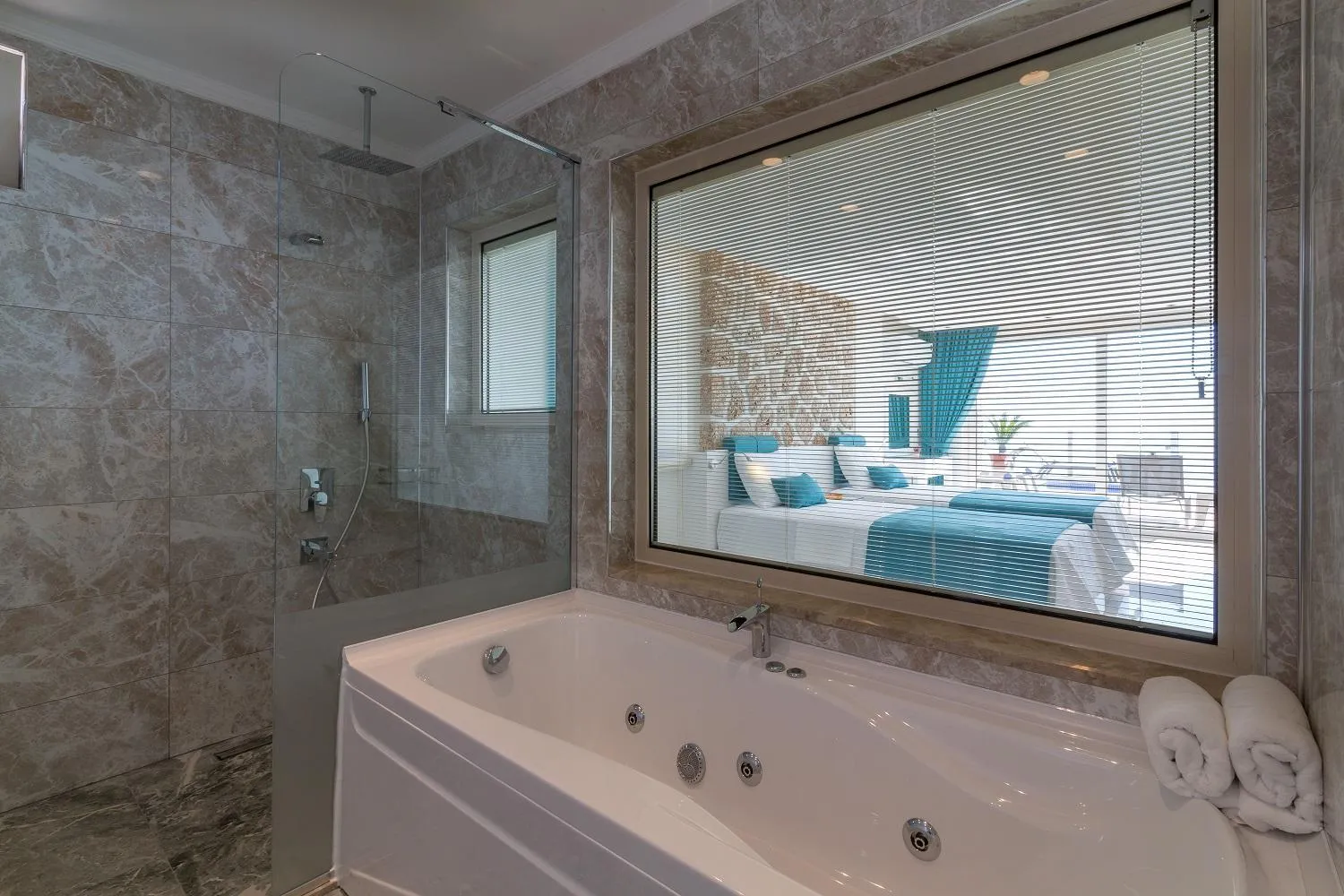 Bathroom, Bed in Villa La Mer Azur