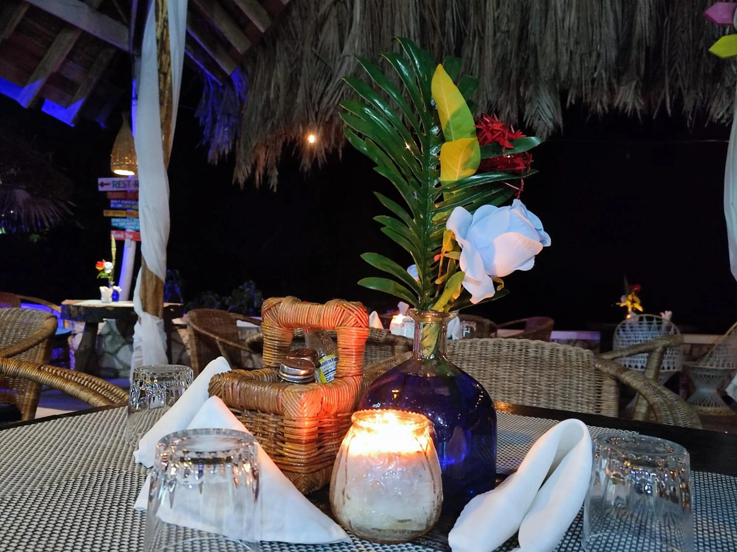 Restaurant/places to eat in Ltu Garden