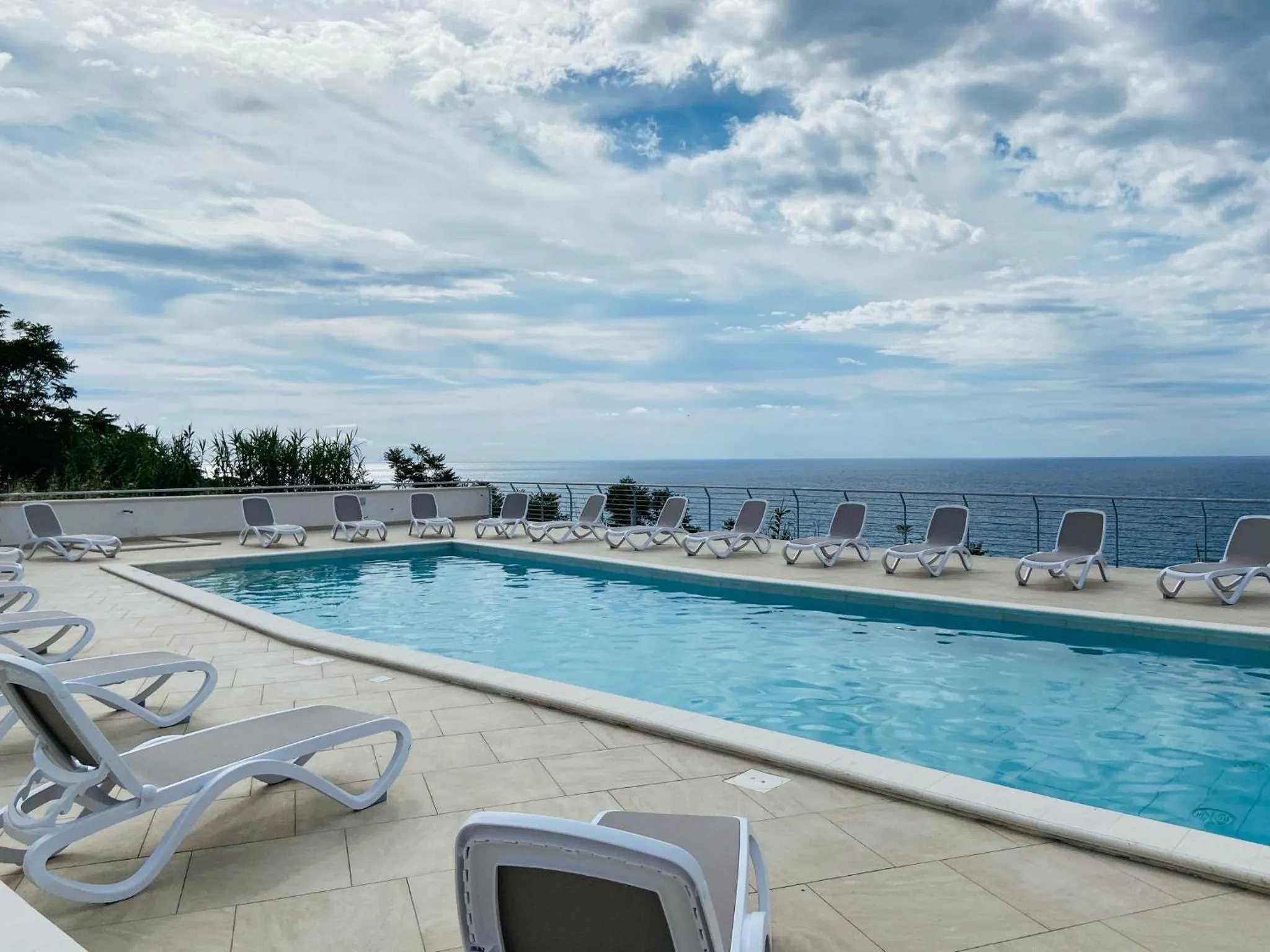 Swimming pool in Appartamenti Pousada Michelino