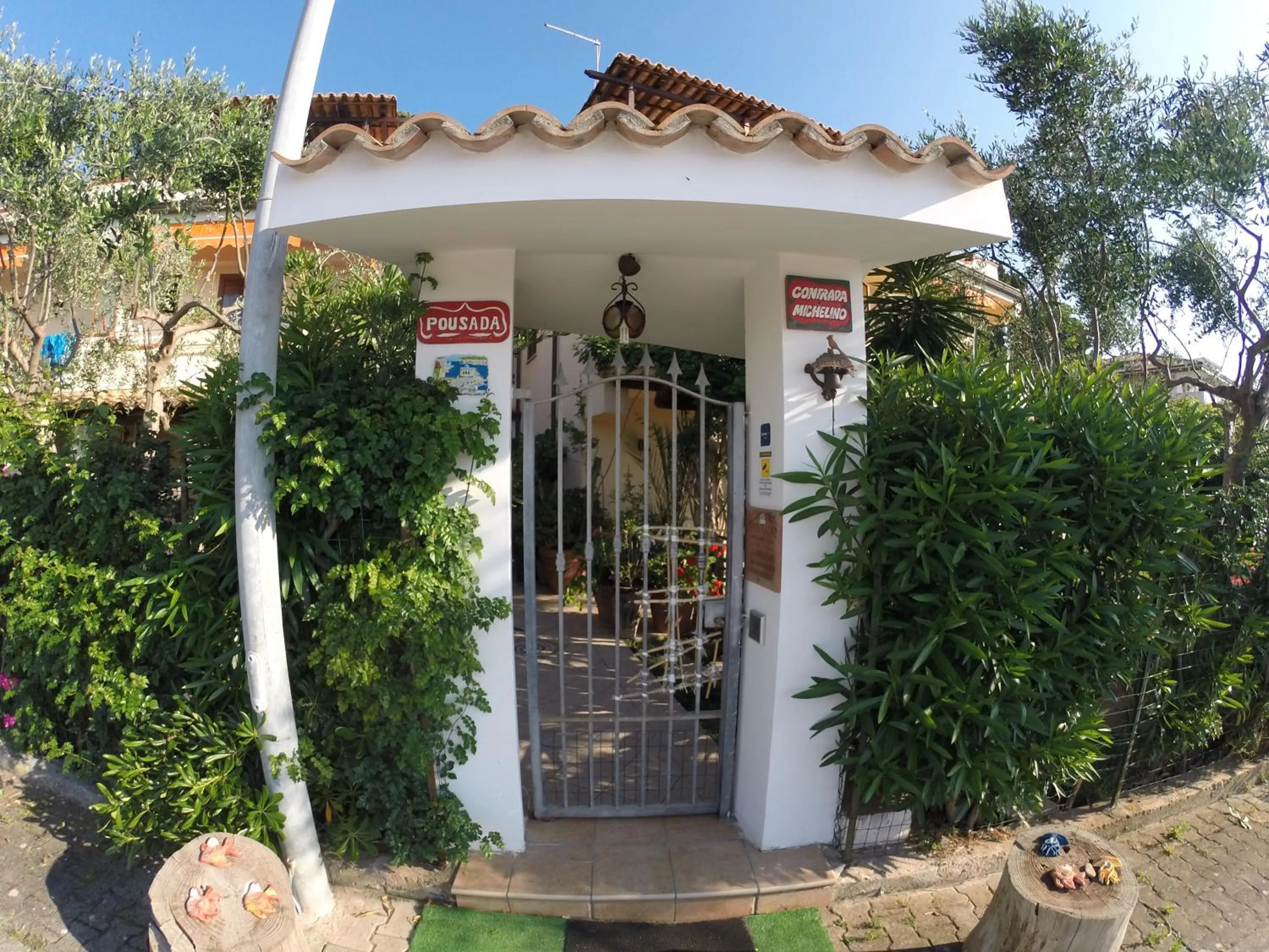Facade/entrance in Appartamenti Pousada Michelino