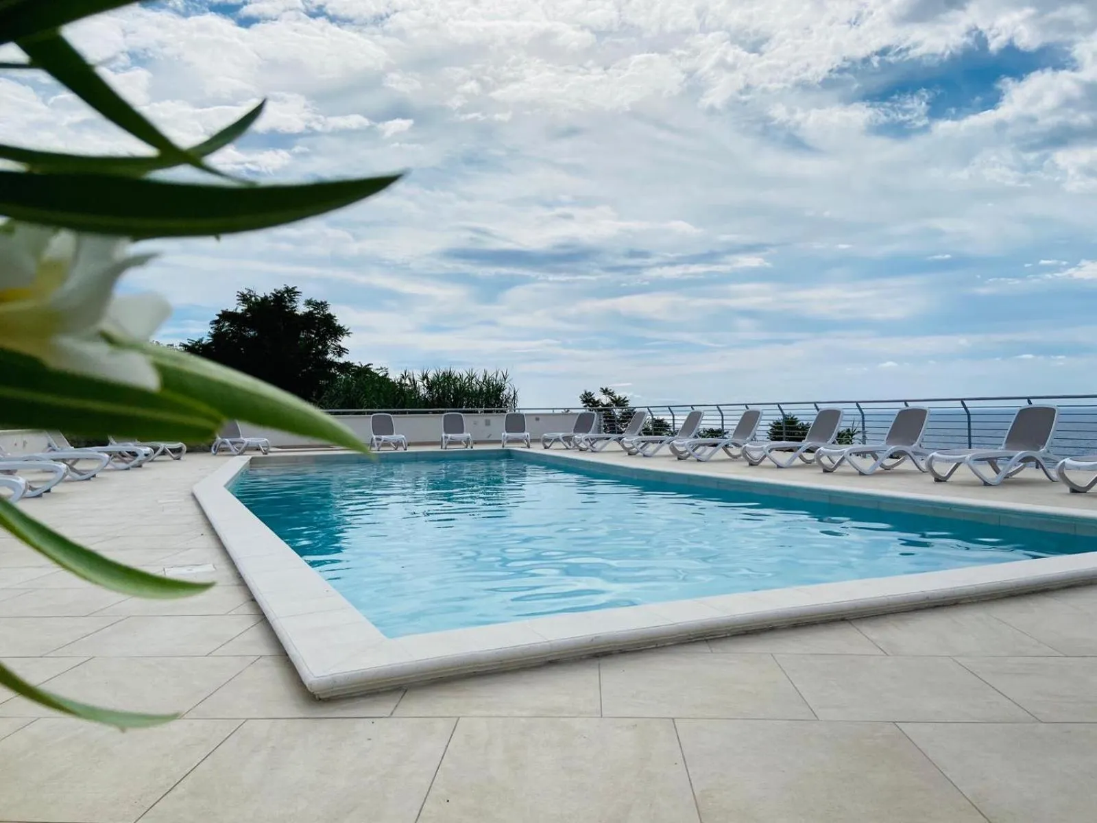 Swimming pool in Appartamenti Pousada Michelino