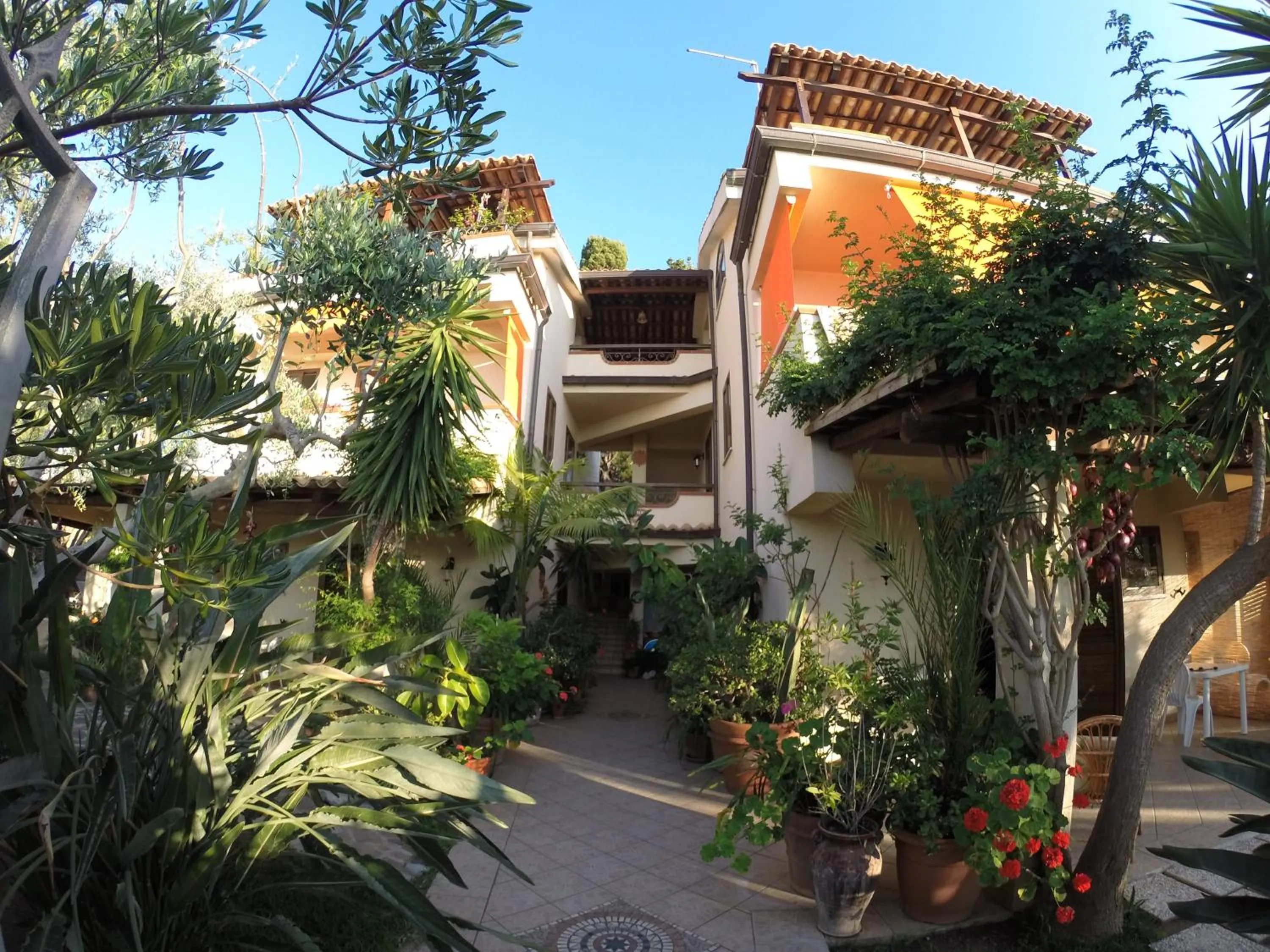 Facade/entrance in Appartamenti Pousada Michelino