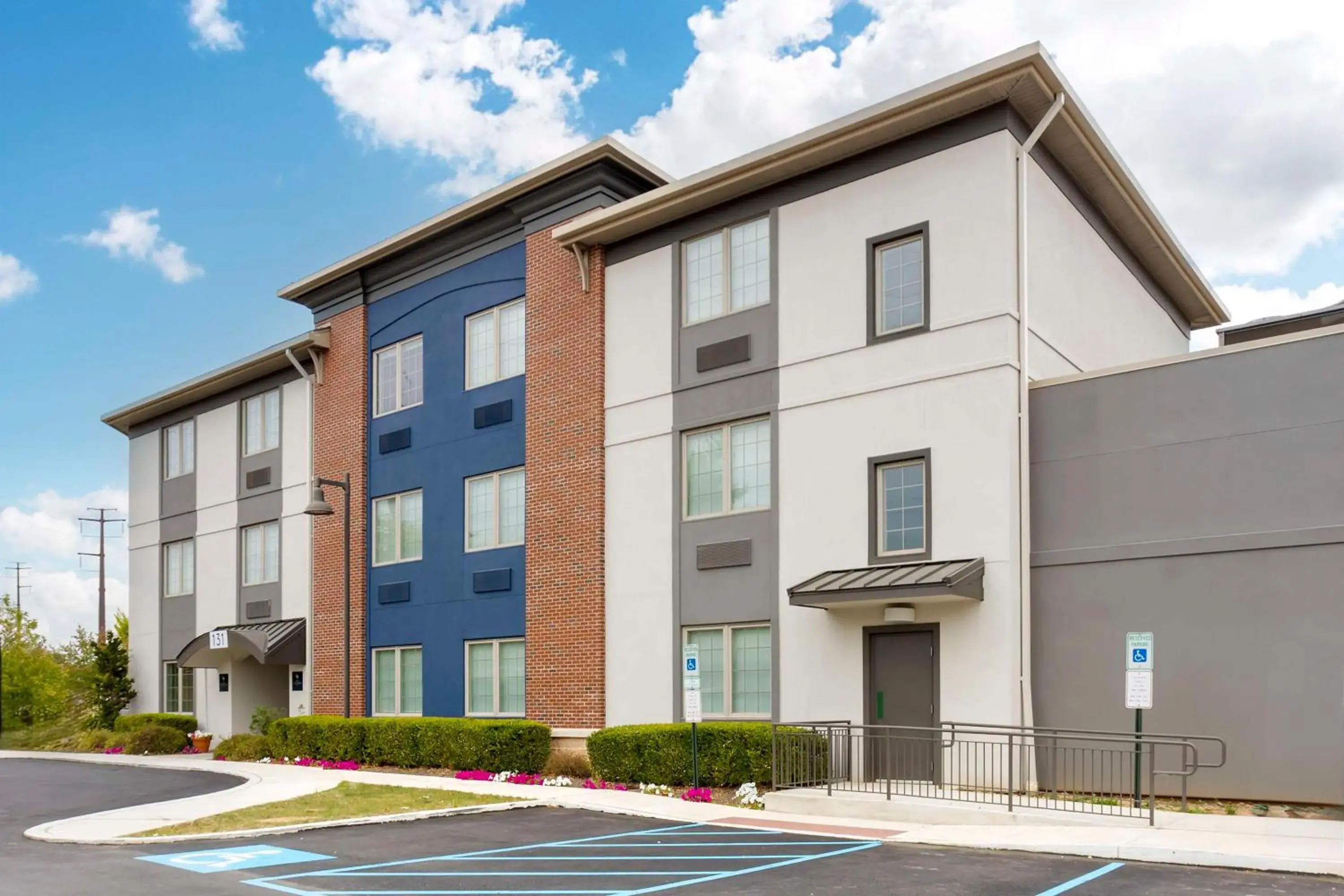 Property building in Best Western Plus - King of Prussia Property building in Best Western Plus - King of Prussia