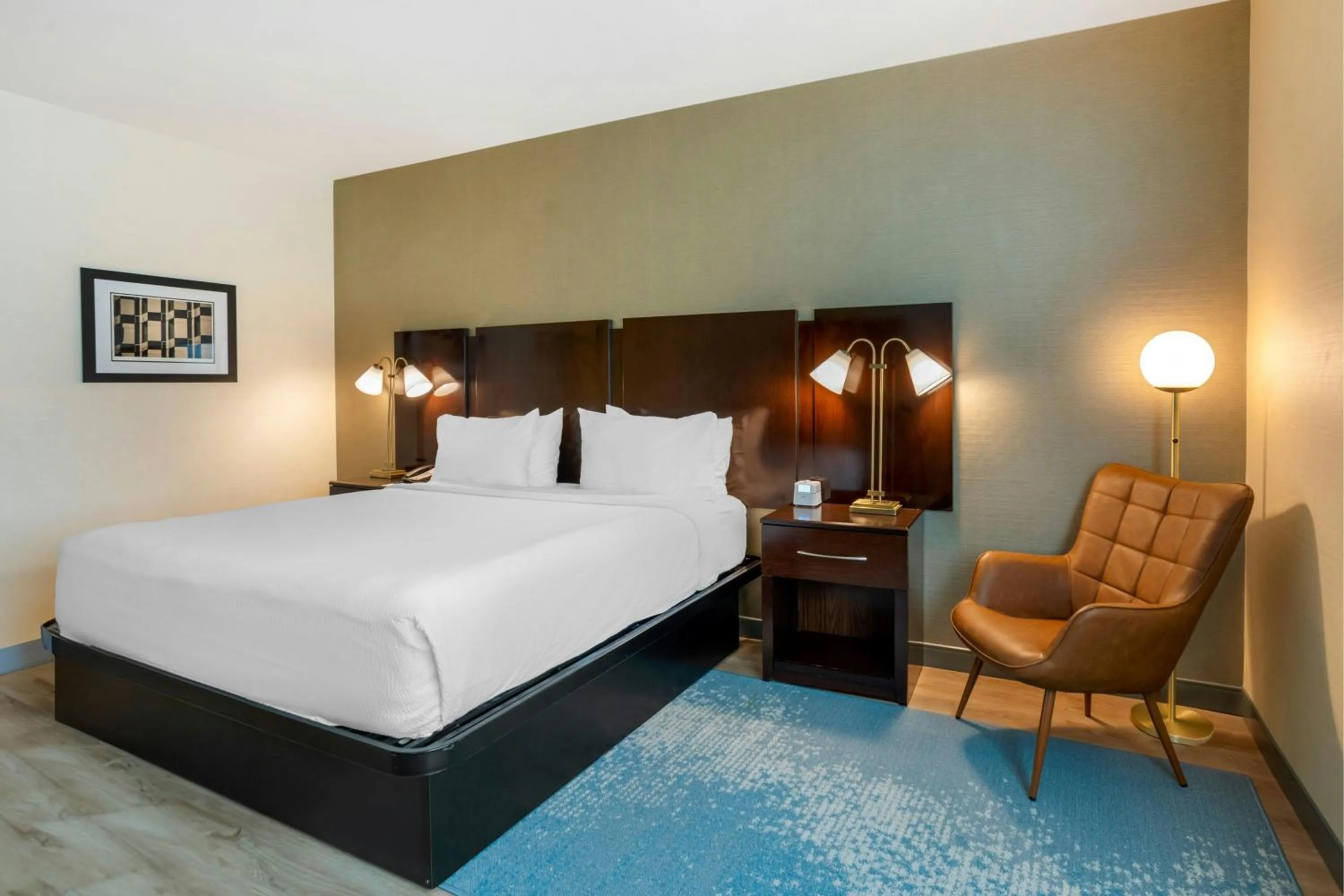 Photo of the whole room, Bed in The Prussia Hotel