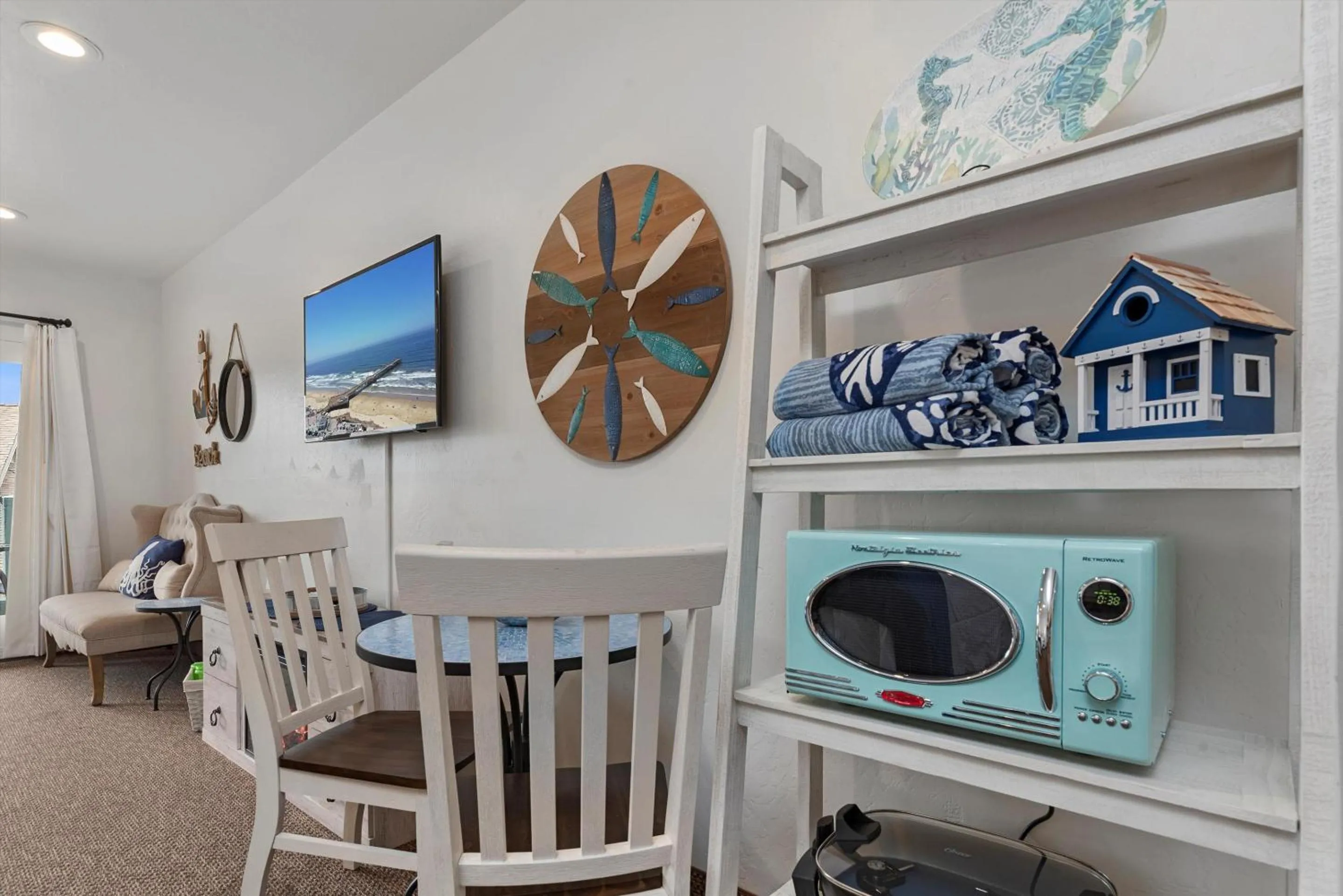 Kitchen or kitchenette in Beach House Inn & Suites