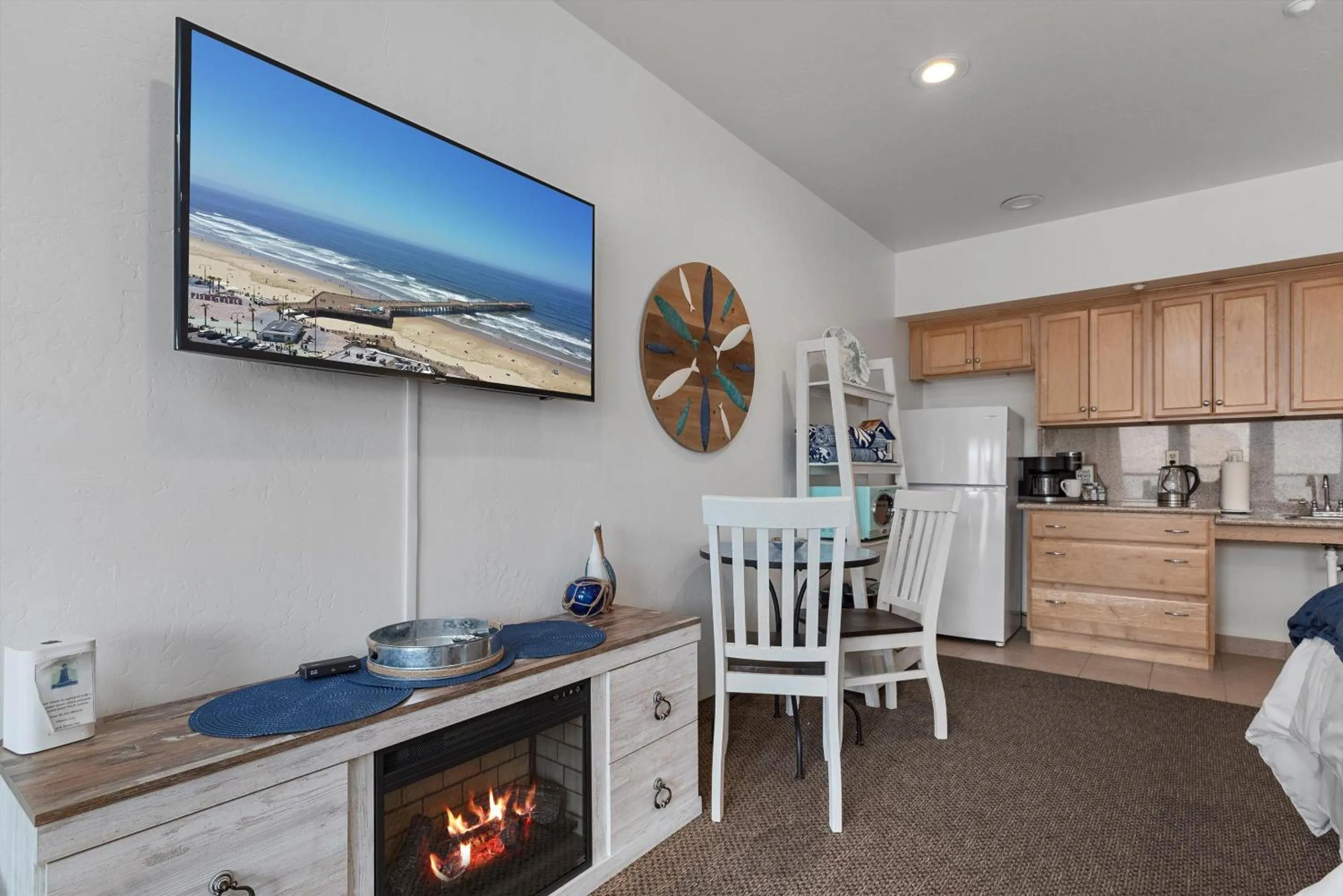 TV and multimedia in Beach House Inn & Suites