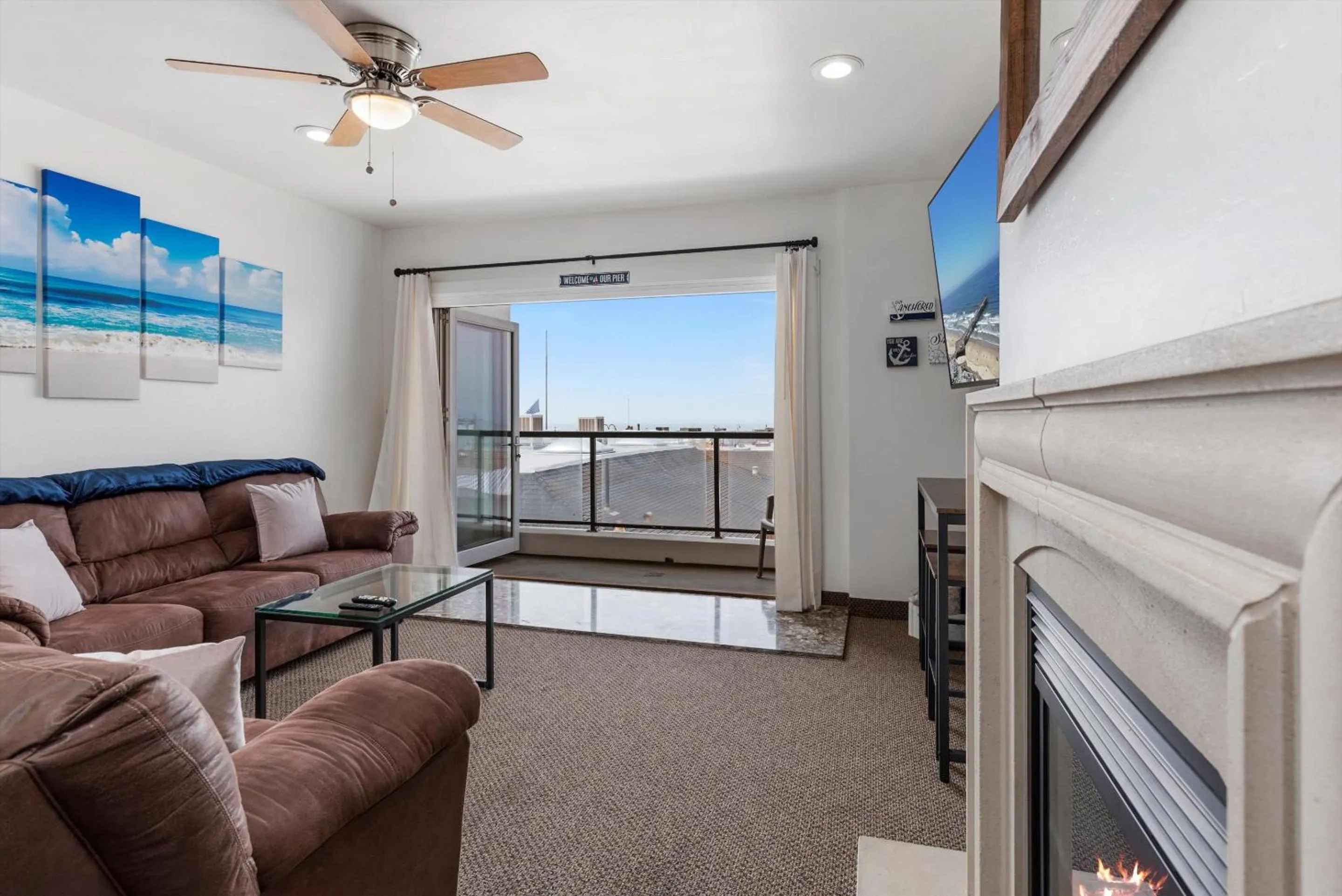 Living room in Beach House Inn & Suites