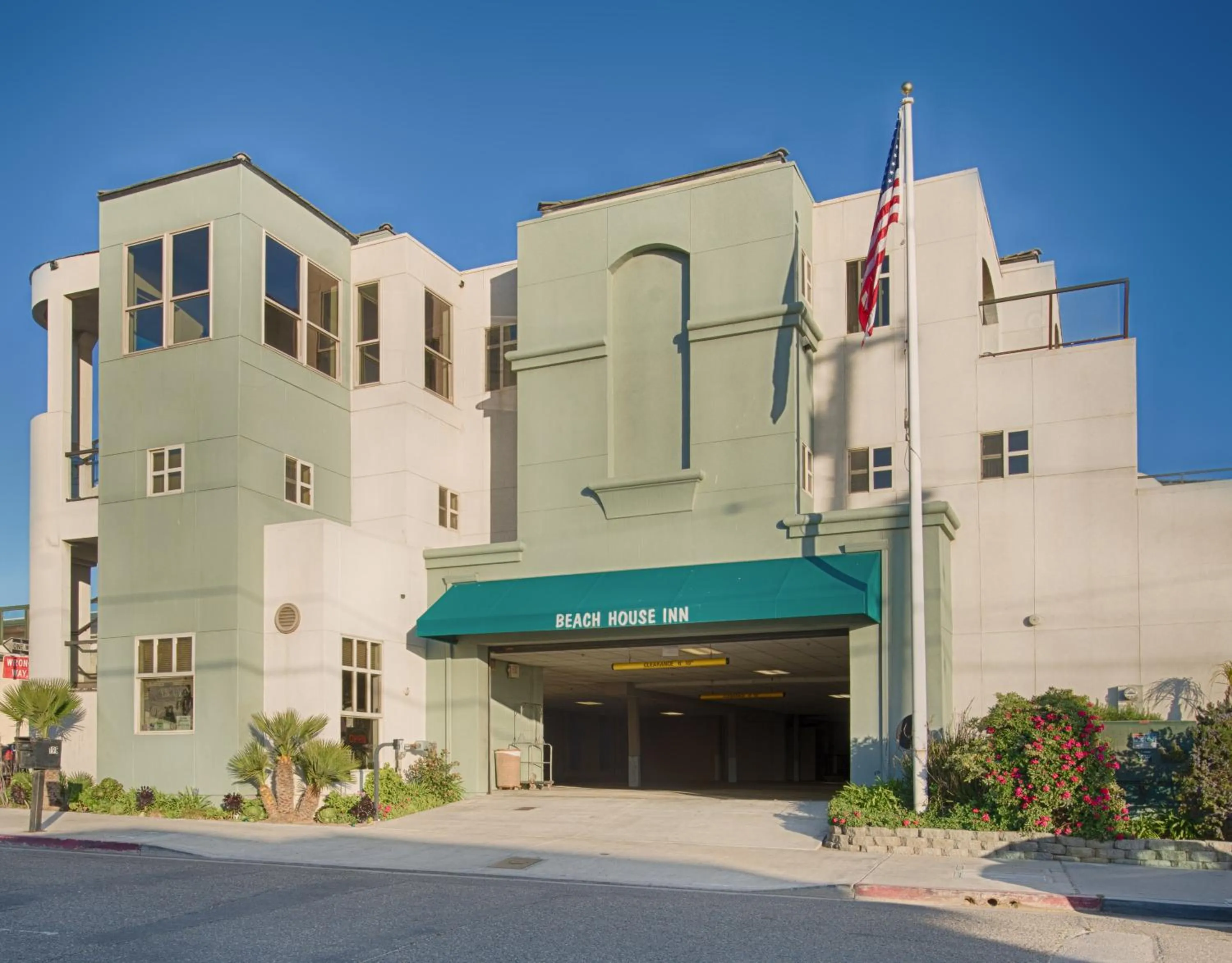 Facade/entrance in Beach House Inn & Suites