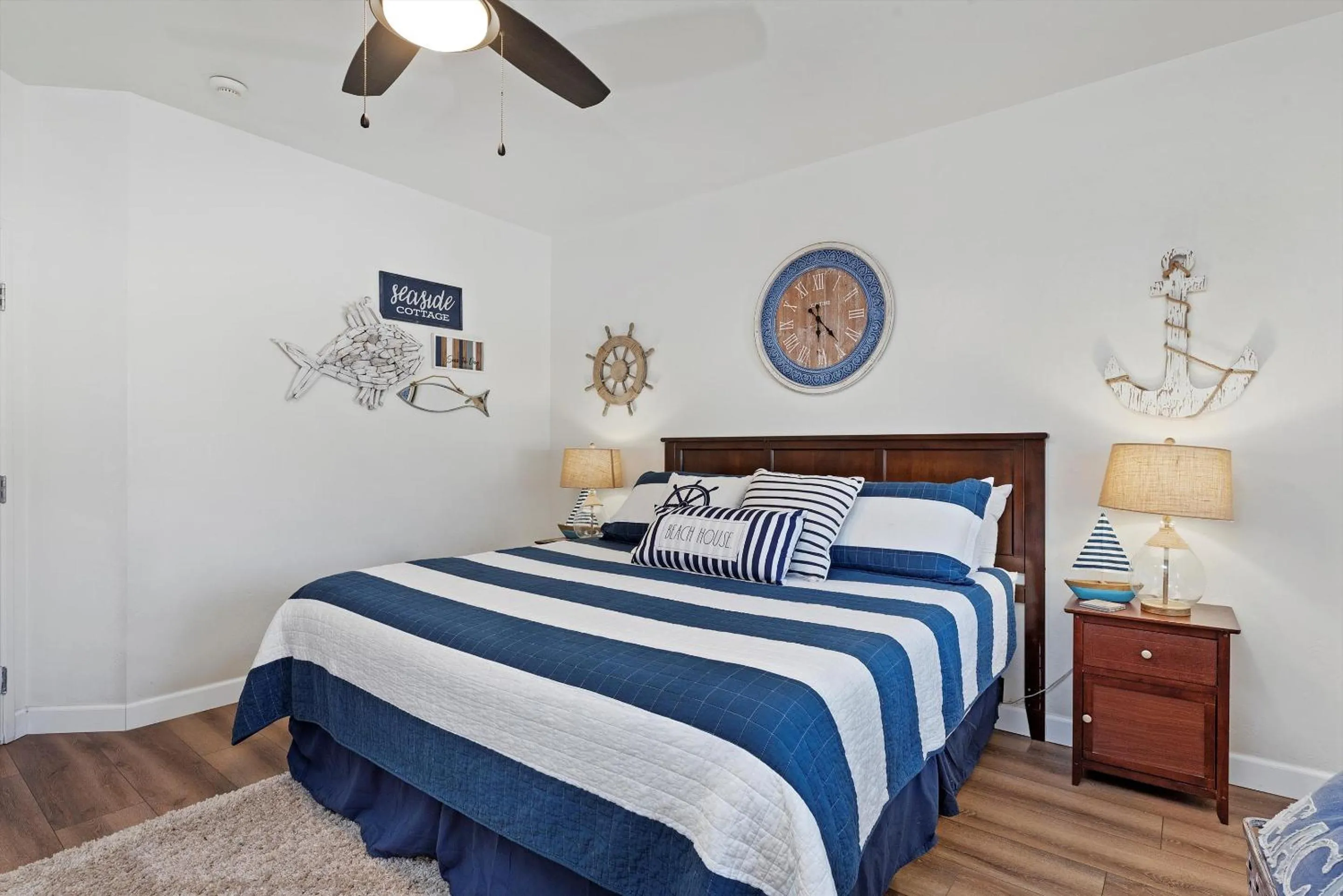 Bed in Beach House Inn & Suites