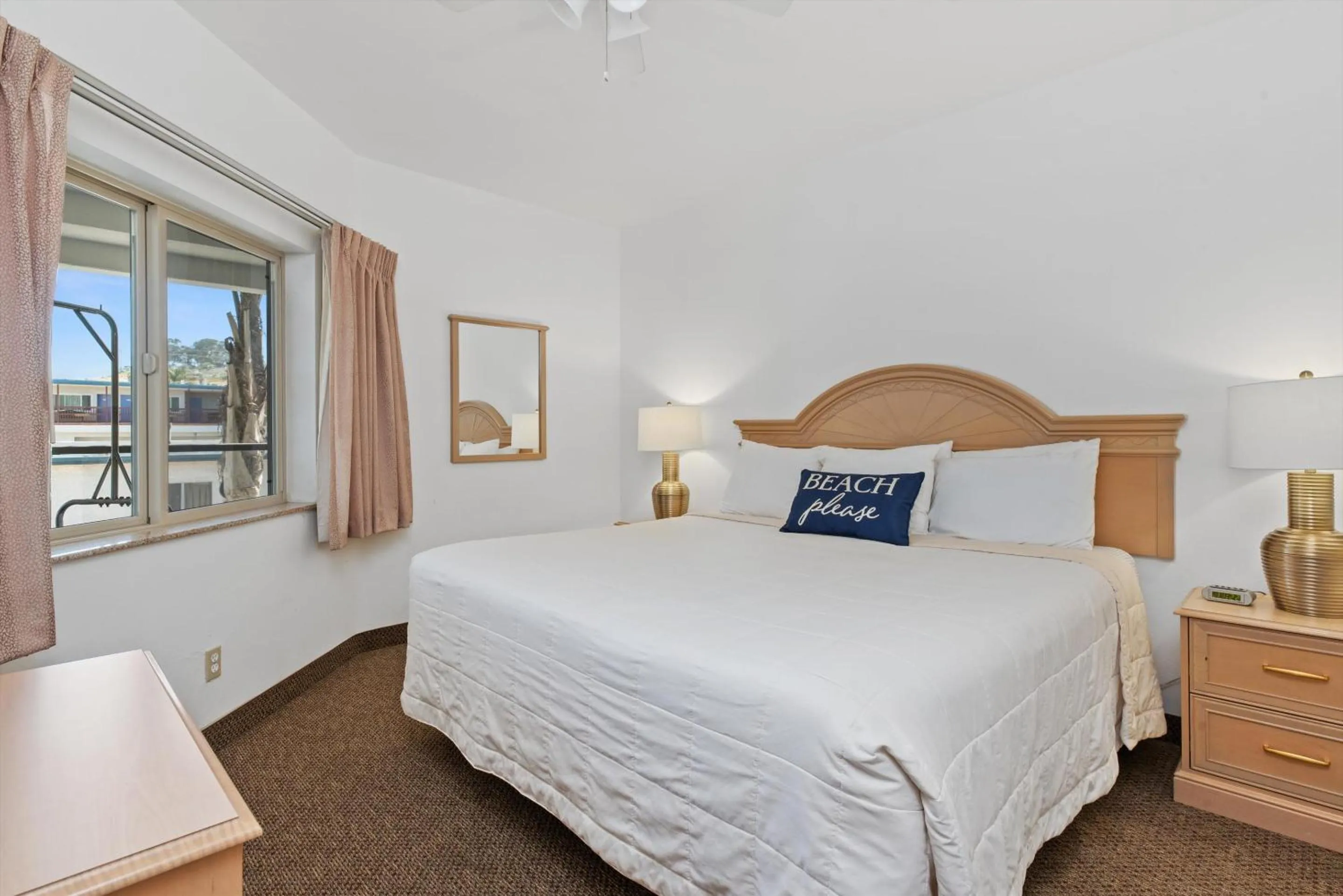 Bed in Beach House Inn & Suites