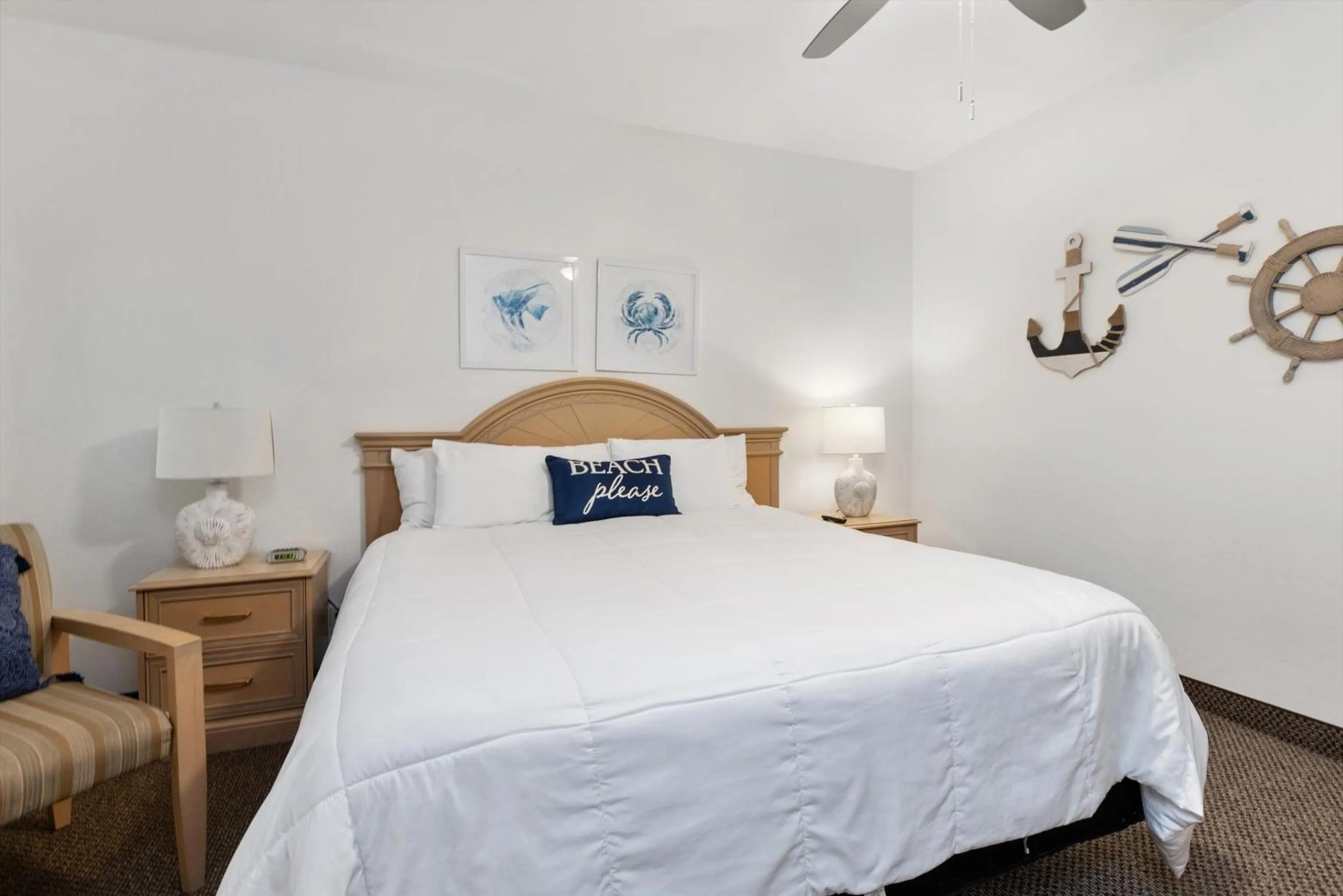 Bedroom, Bed in Beach House Inn & Suites