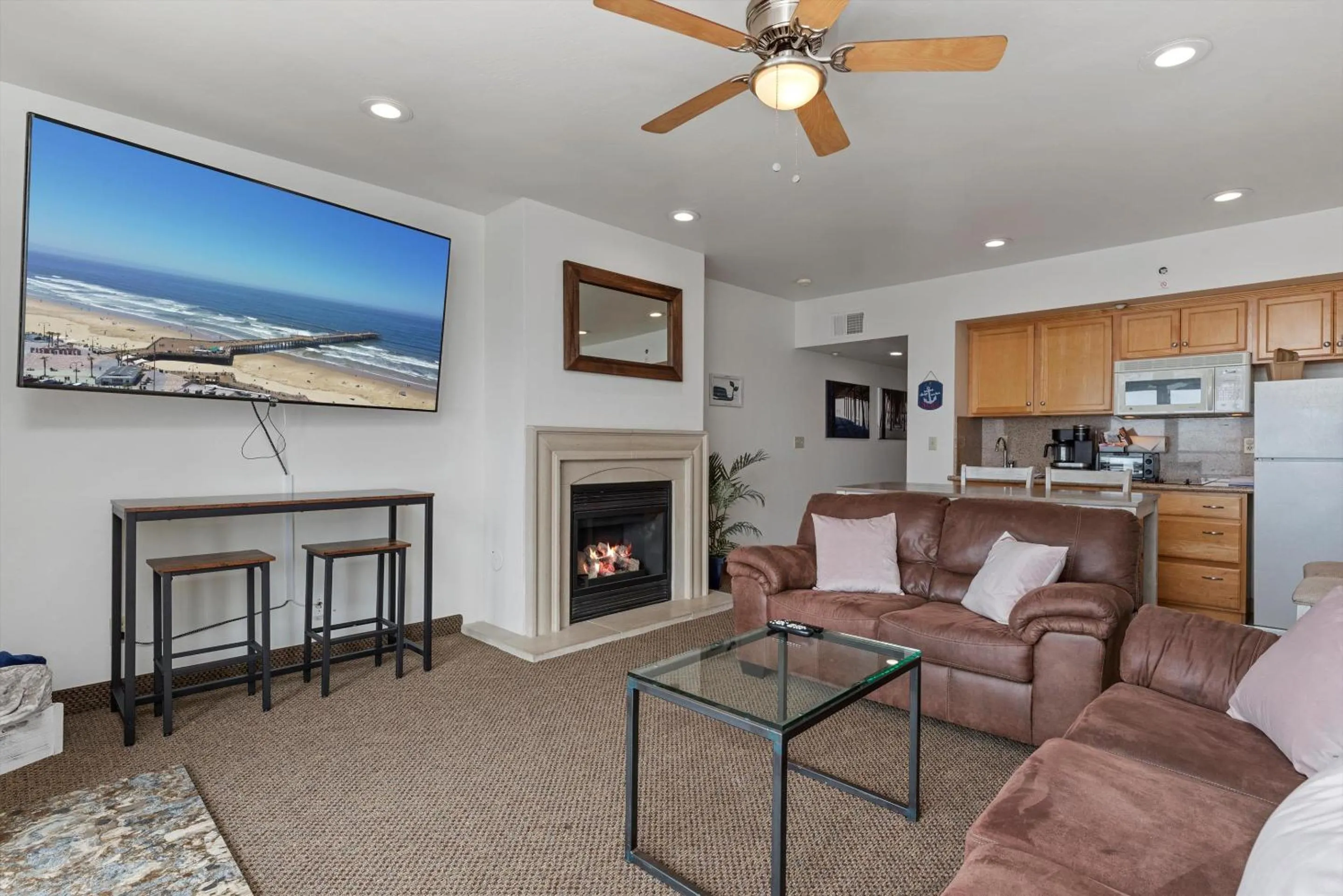 TV and multimedia in Beach House Inn & Suites