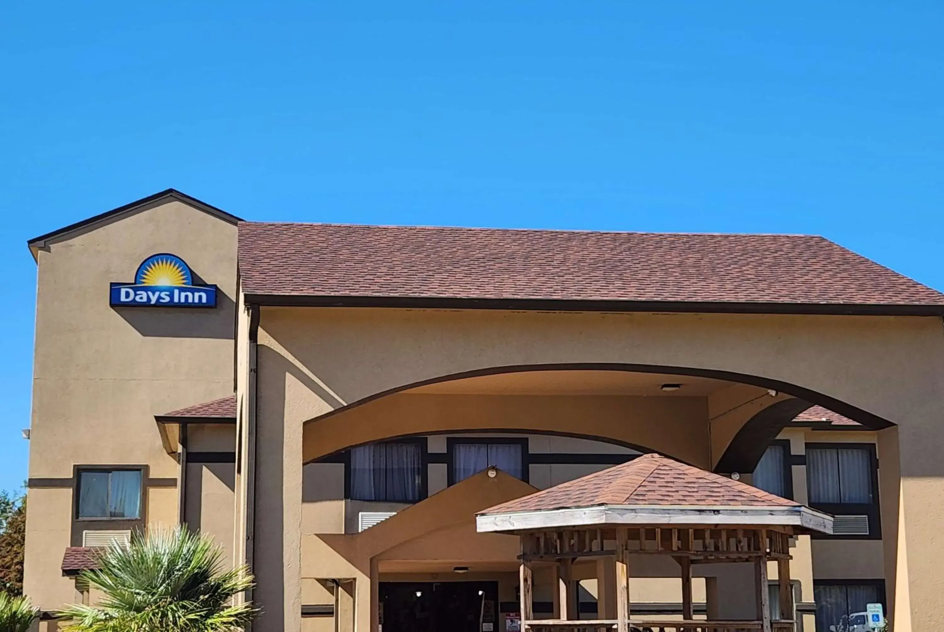 Property building in Days Inn by Wyndham Lumberton Property building in Days Inn by Wyndham Lumberton