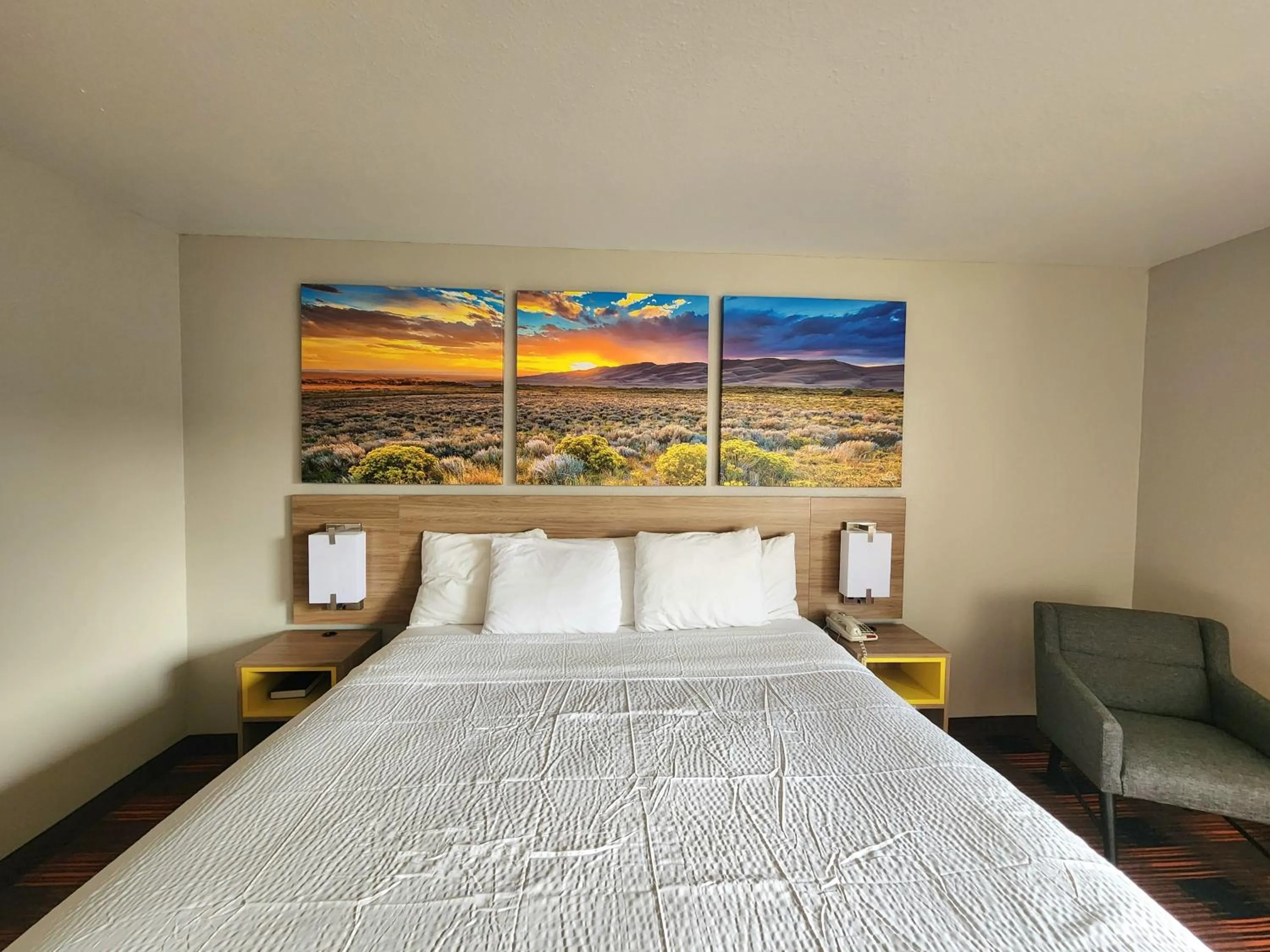 Bedroom, Bed in Days Inn by Wyndham Lumberton