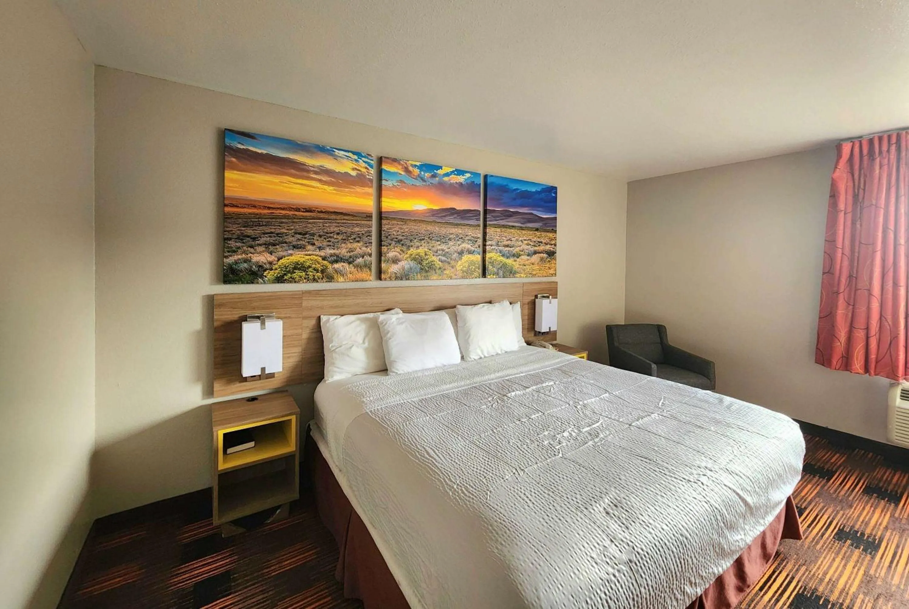 Photo of the whole room, Bed in Days Inn by Wyndham Lumberton