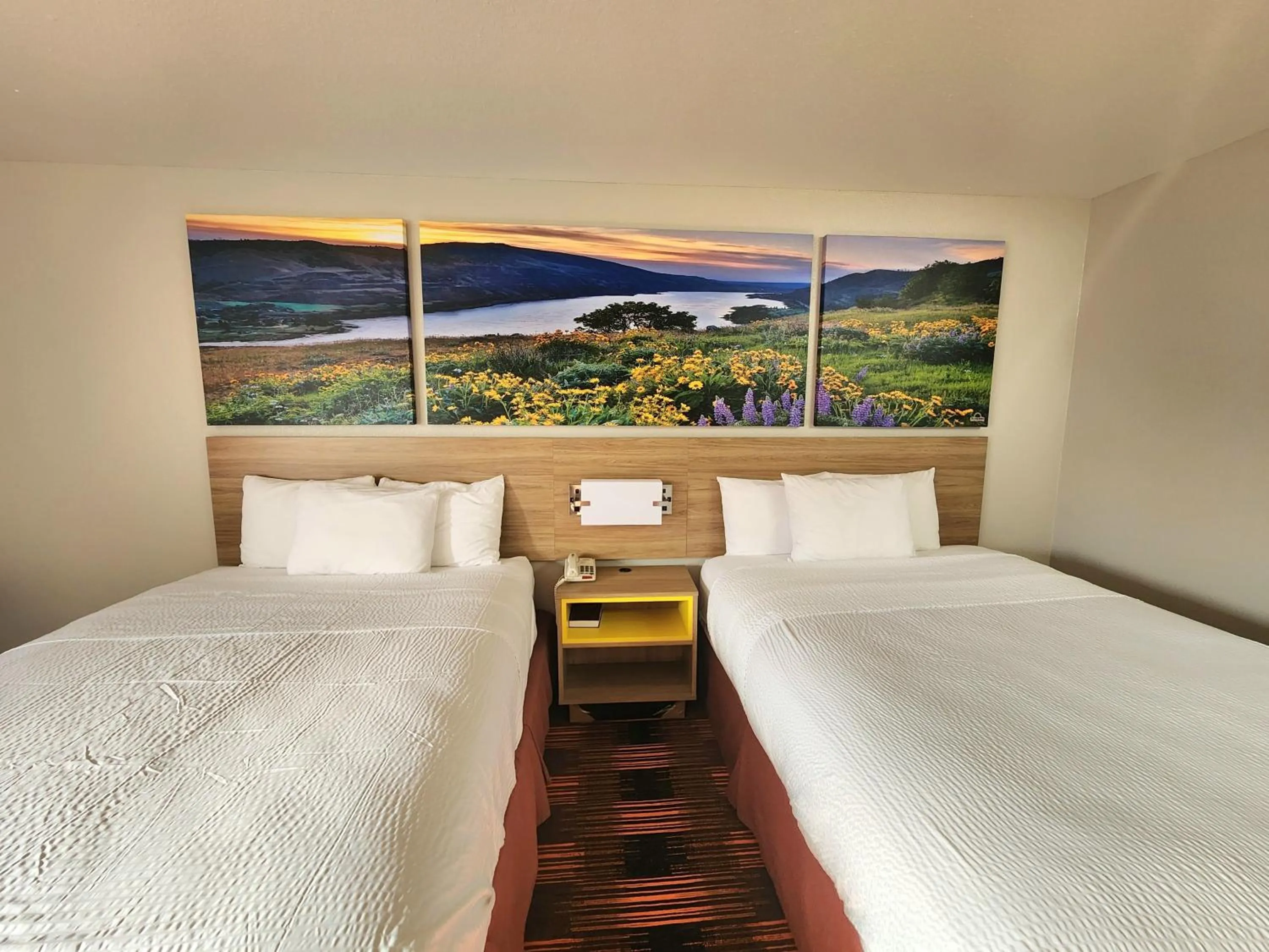 Bedroom, Bed in Days Inn by Wyndham Lumberton