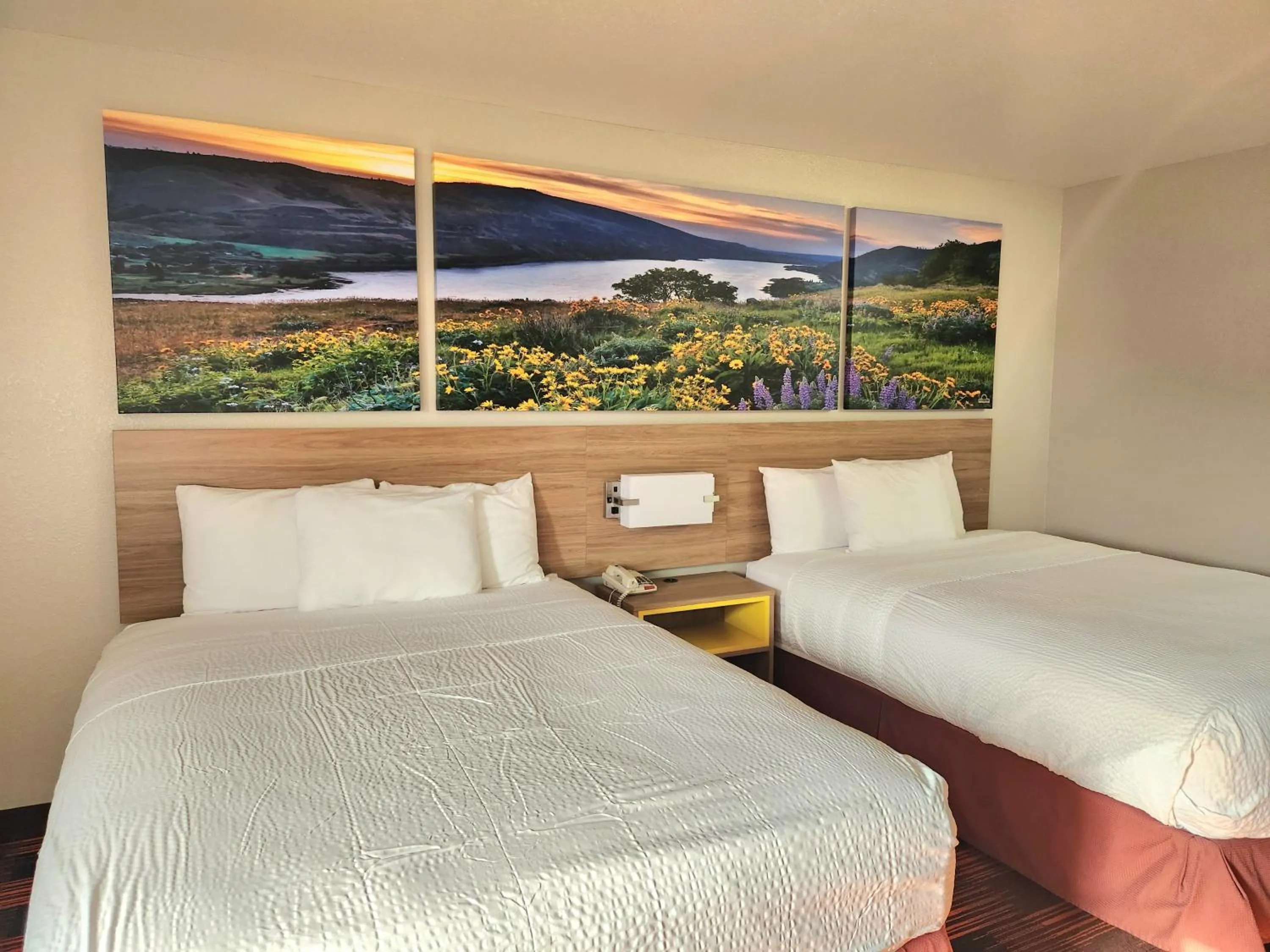 Bedroom, Bed in Days Inn by Wyndham Lumberton