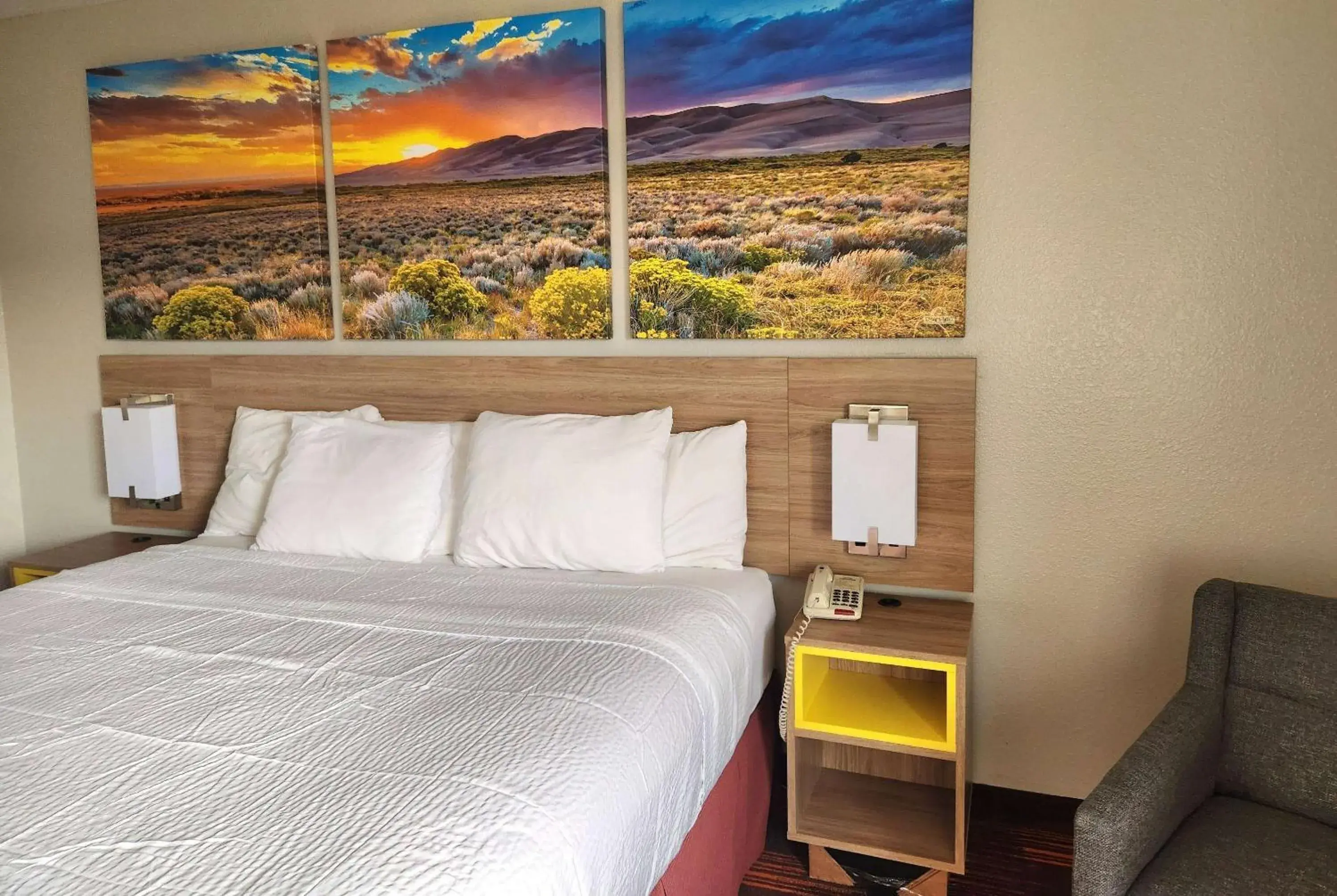 Photo of the whole room, Bed in Days Inn by Wyndham Lumberton Photo of the whole room, Bed in Days Inn by Wyndham Lumberton