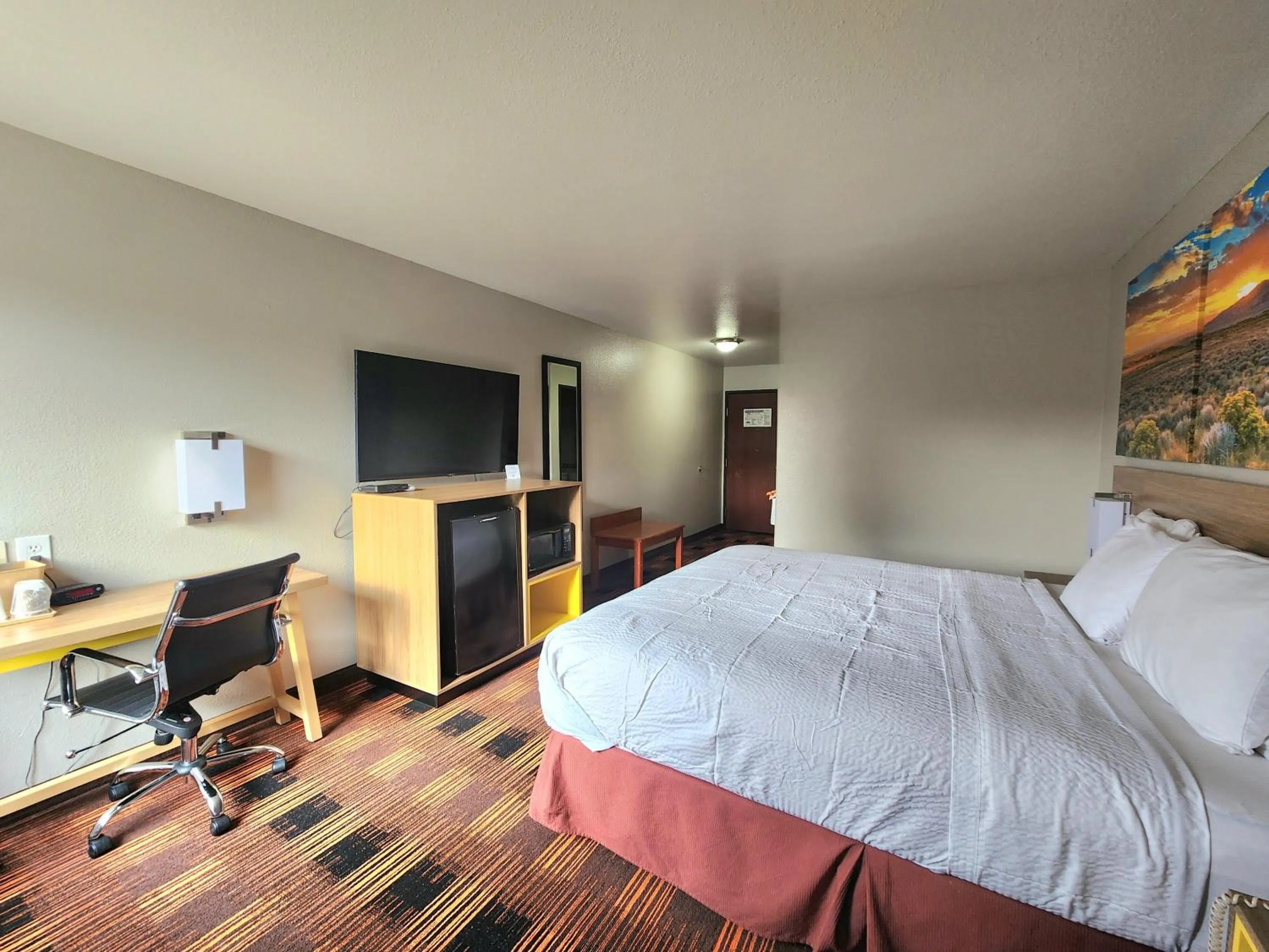 Bedroom, Bed in Days Inn by Wyndham Lumberton