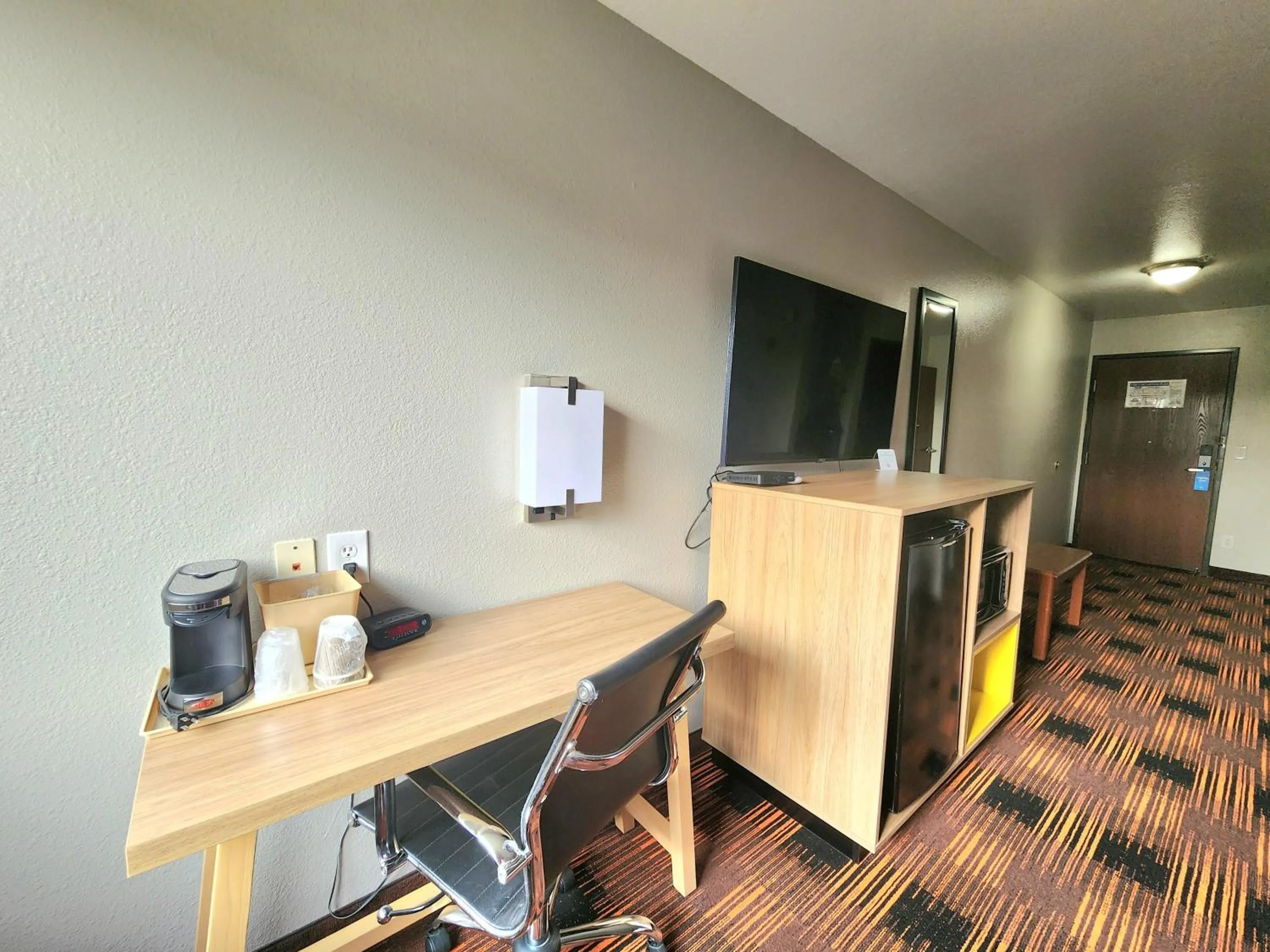 Bedroom in Days Inn by Wyndham Lumberton