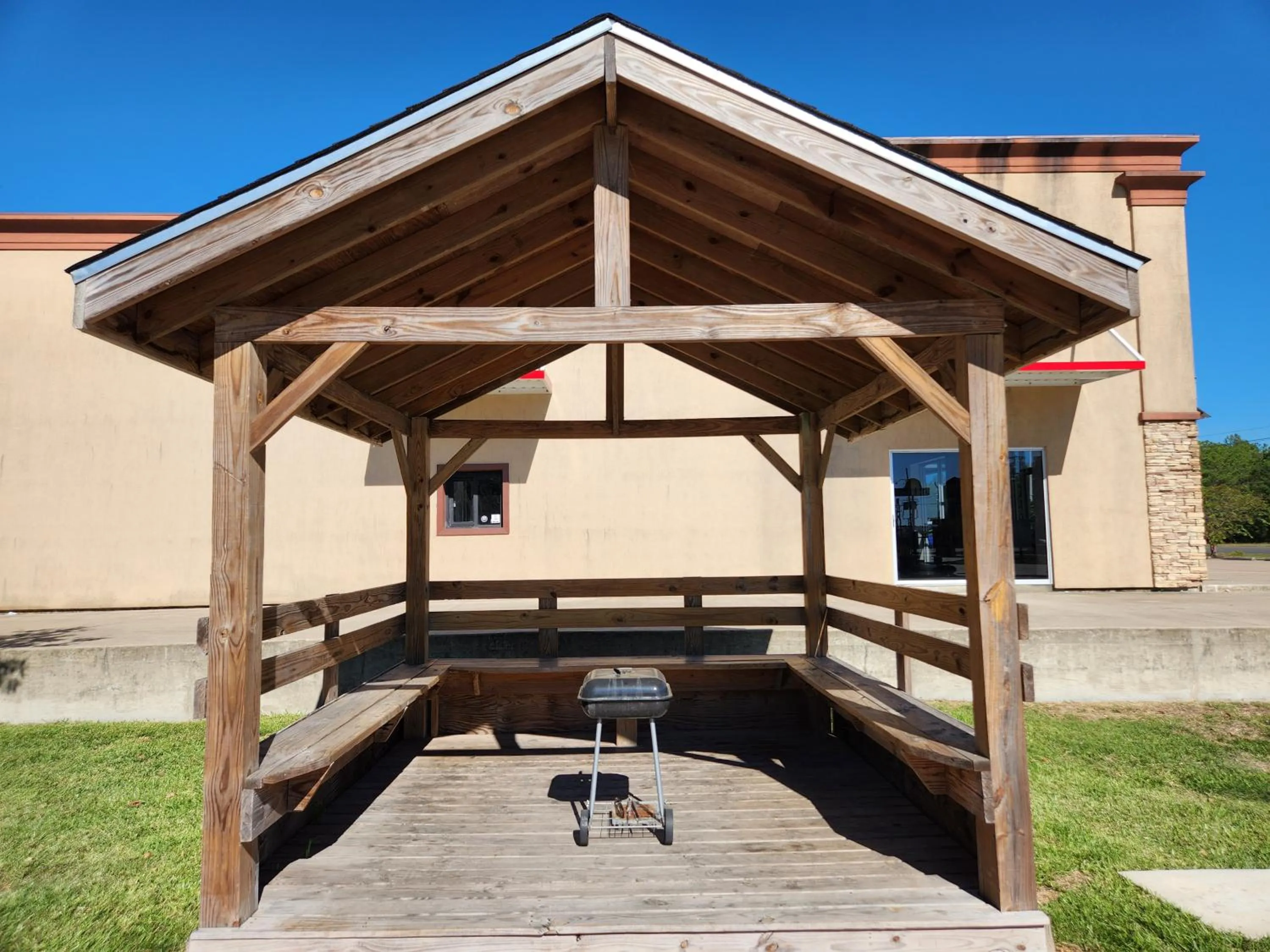 Property building in Days Inn by Wyndham Lumberton