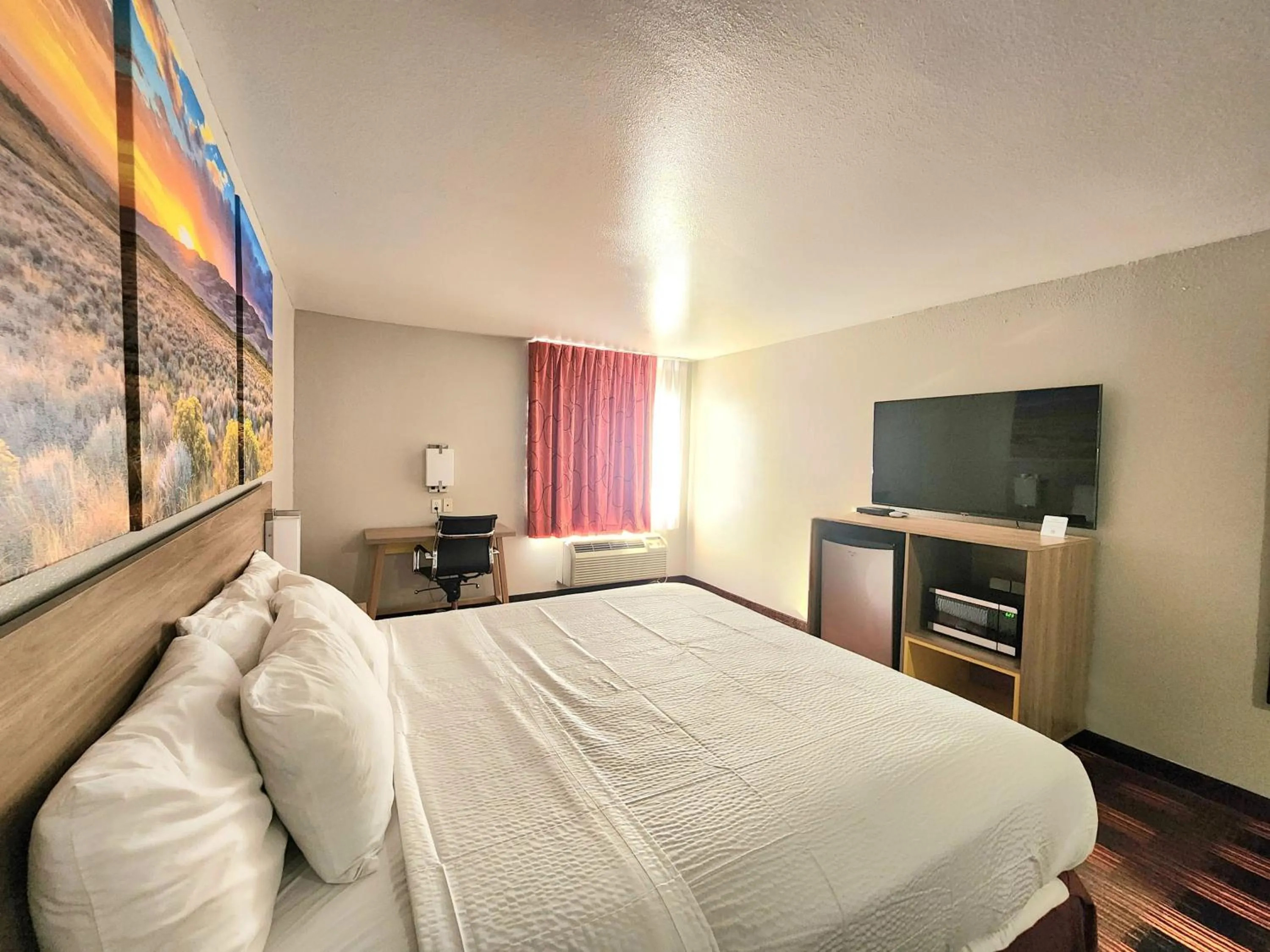 Bedroom, Bed in Days Inn by Wyndham Lumberton