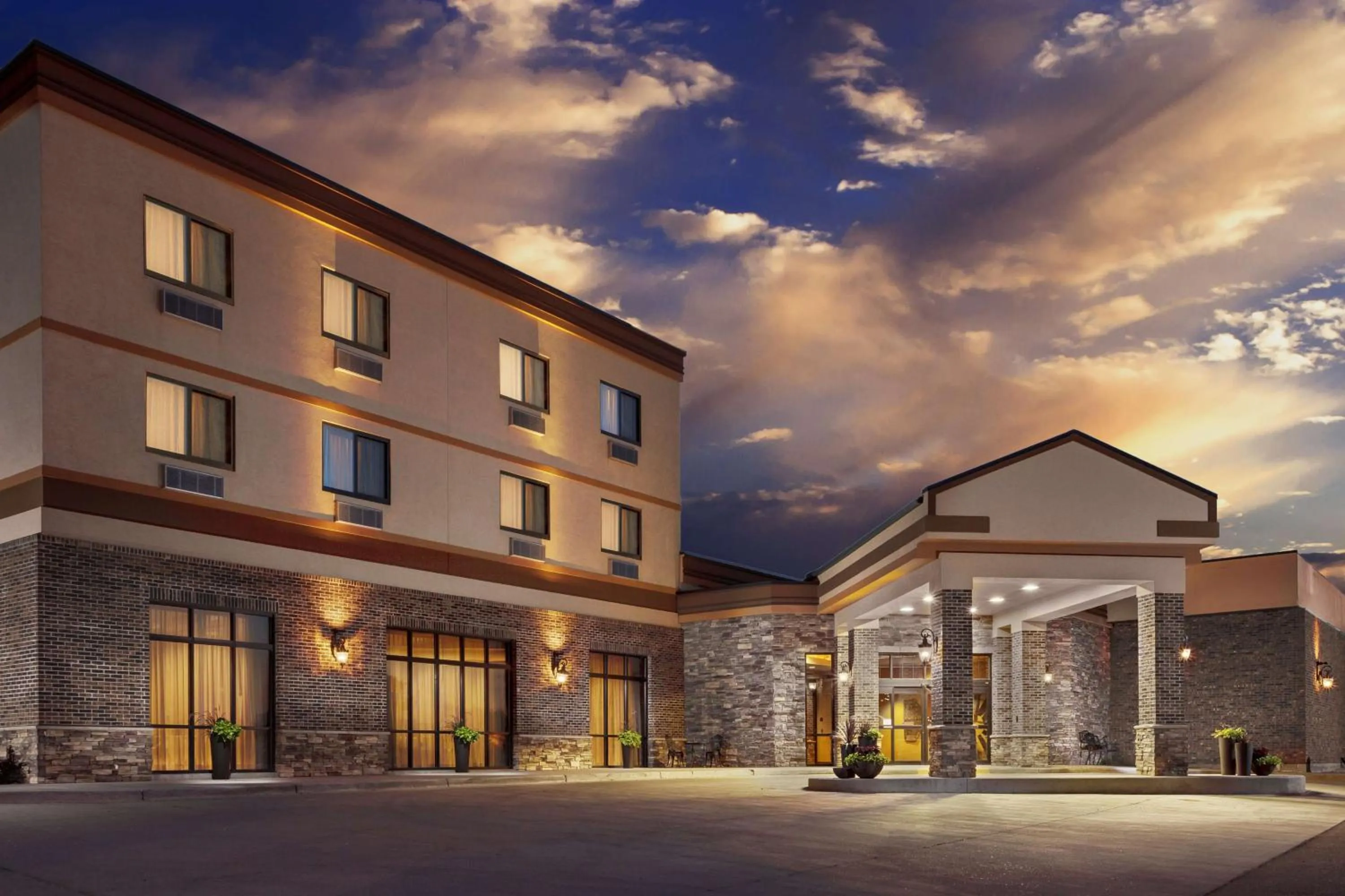 Property building in Roosevelt Grand Dakota SureStay Collection by Best Western