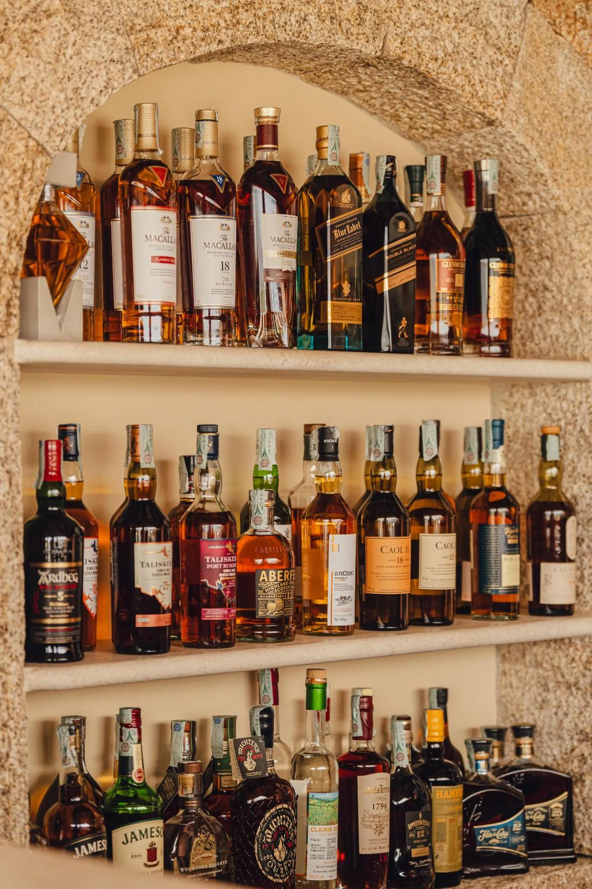 Lounge or bar in Aethos Sardinia