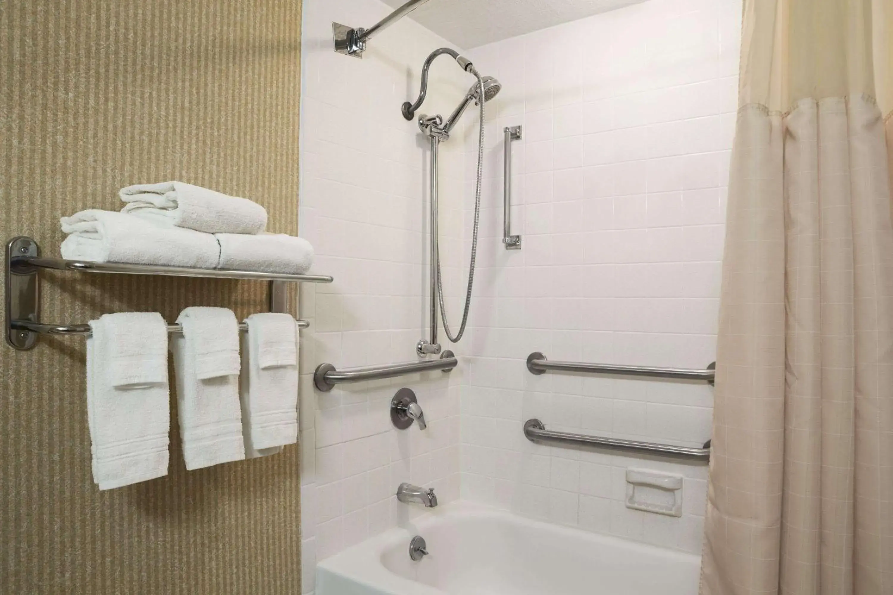 Photo of the whole room in Days Inn by Wyndham Rock Falls Photo of the whole room in Days Inn by Wyndham Rock Falls