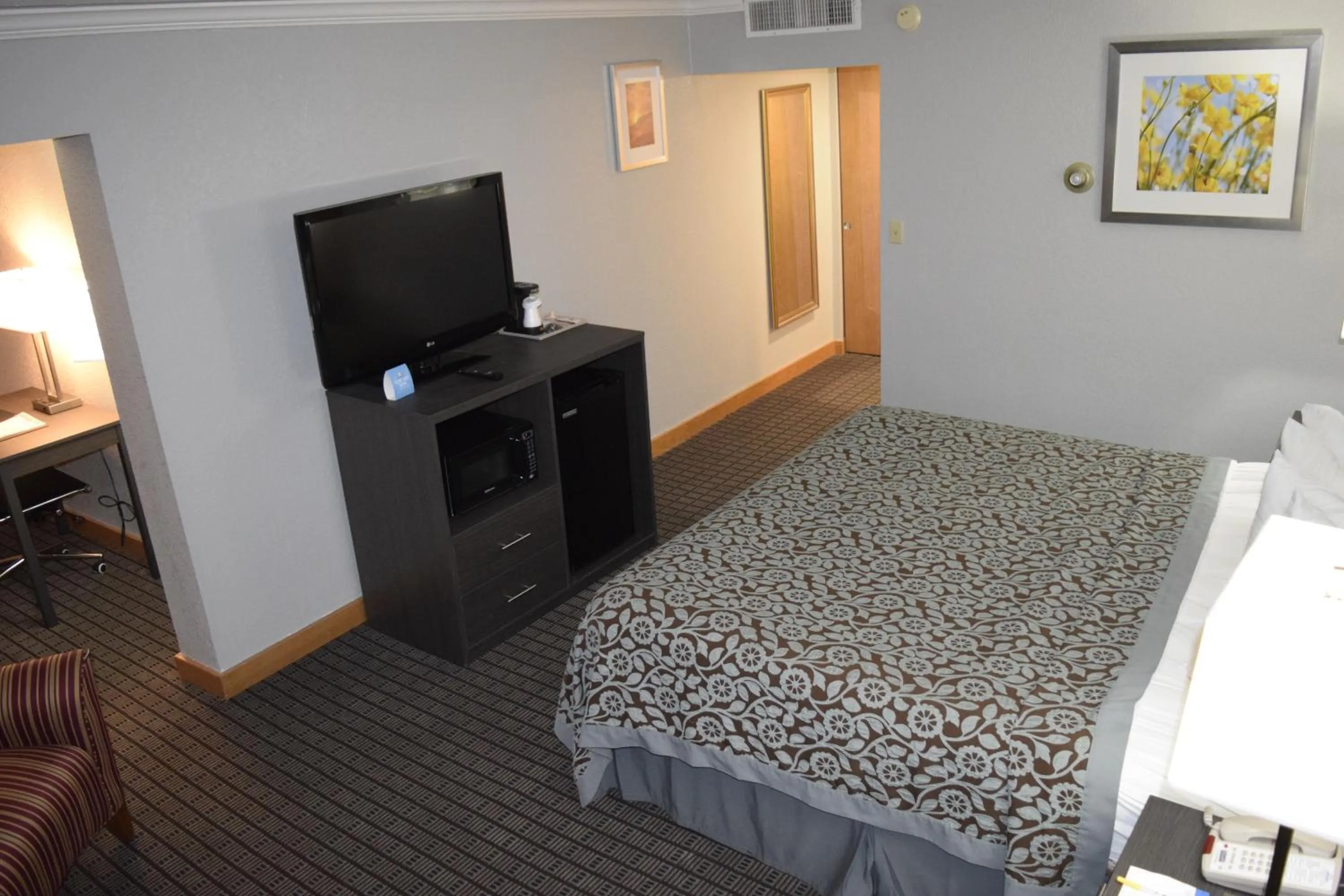Bed in Days Inn by Wyndham Rock Falls