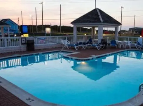 Swimming pool in Hatteras Island Inn