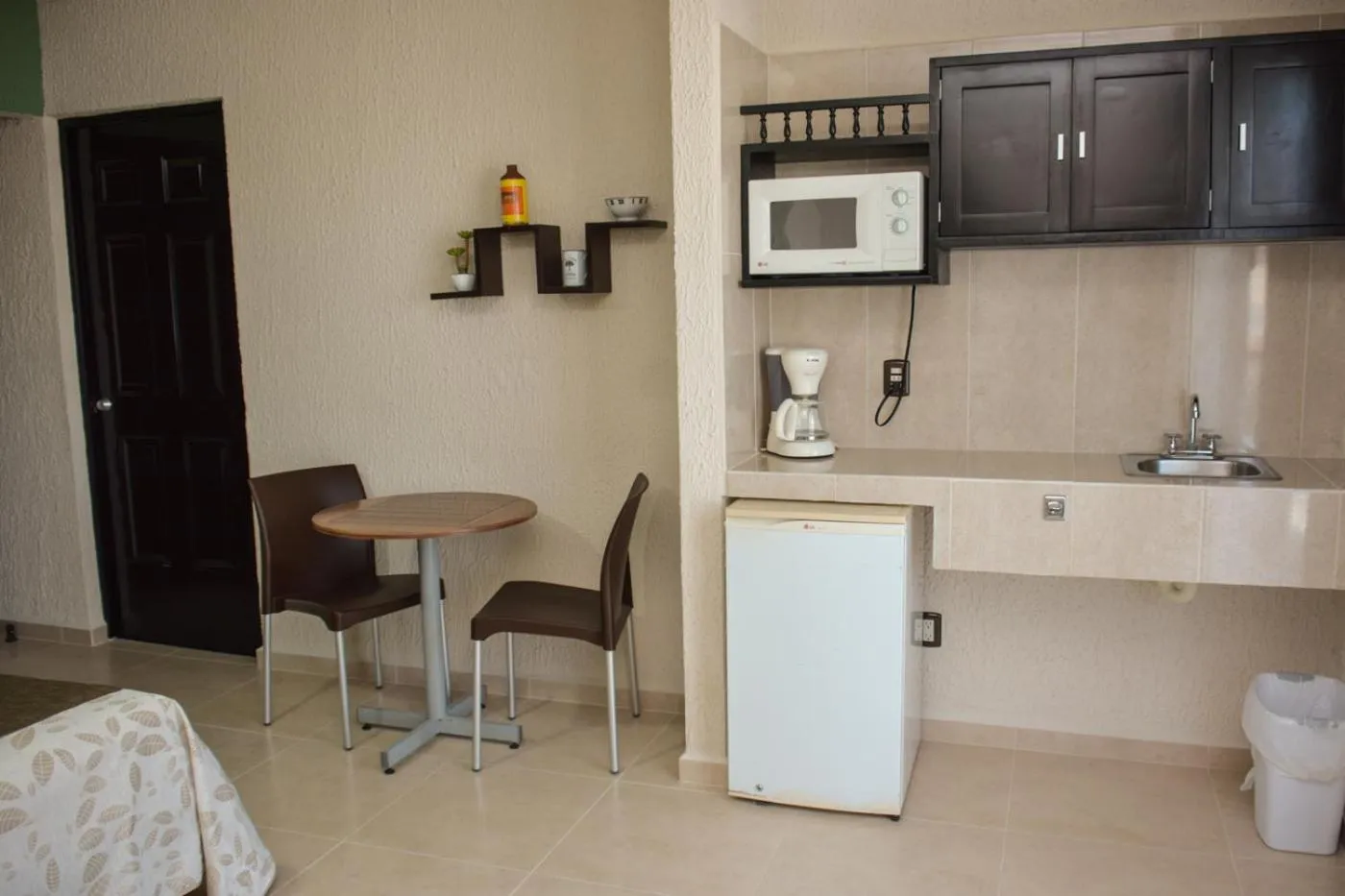 Dining area in Suites Los Arcos