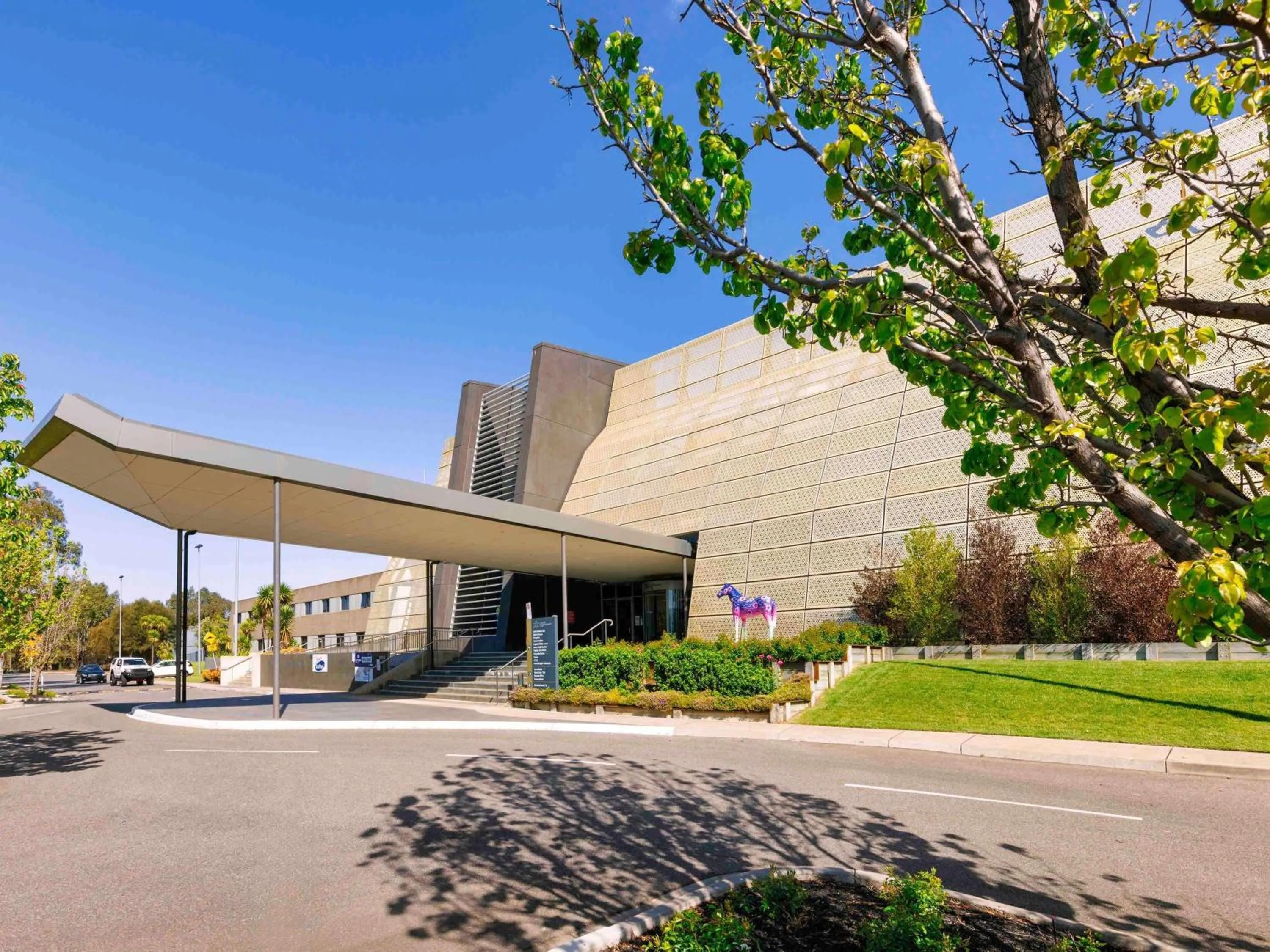 Property building in Mantra Melbourne Melton